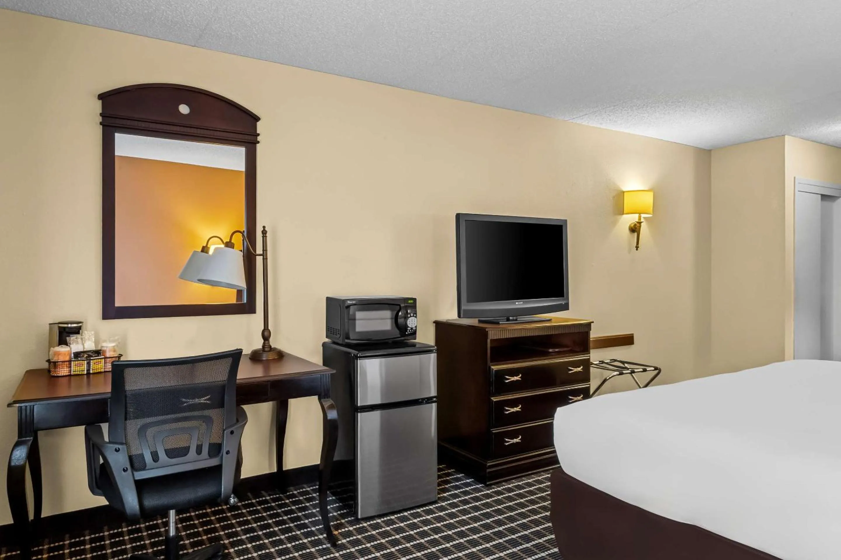 Bedroom, Bed in Comfort Inn & Suites Somerset - New Brunswick