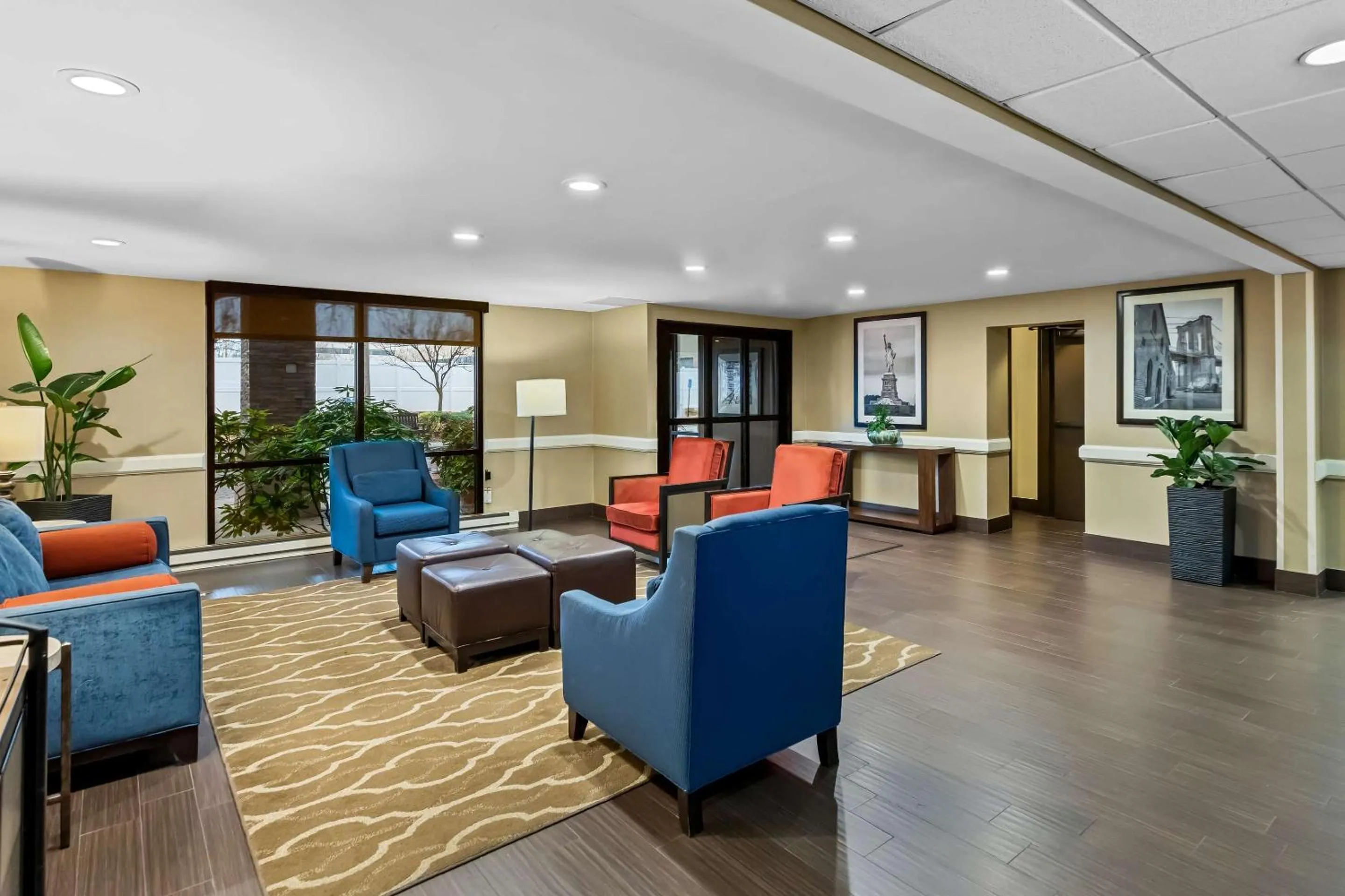 Lobby or reception in Comfort Inn & Suites Somerset - New Brunswick