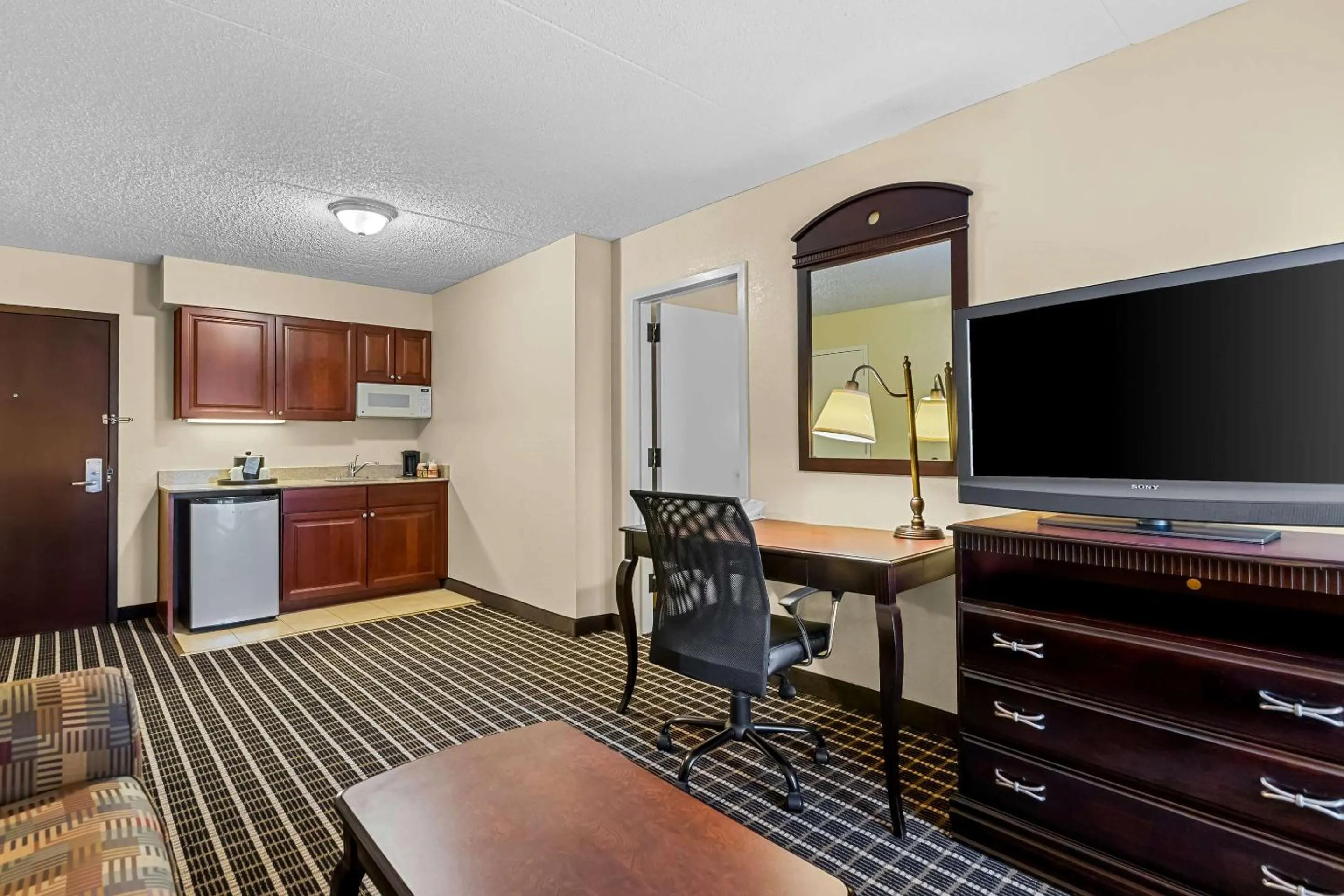 Bedroom in Comfort Inn & Suites Somerset - New Brunswick