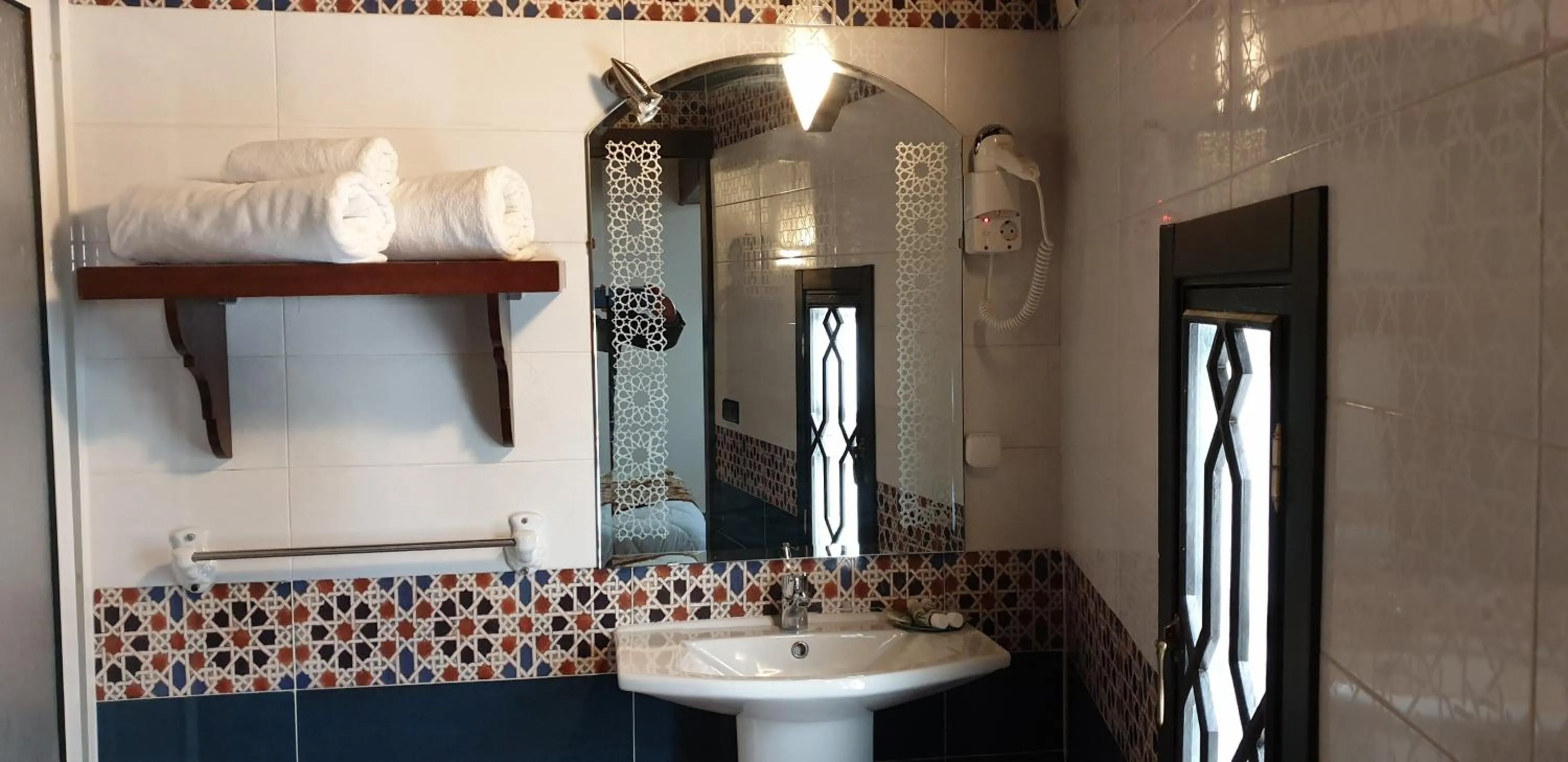 Shower in Riad EL Manantial,Dar Hajjaj,Patrimonio del SXIX