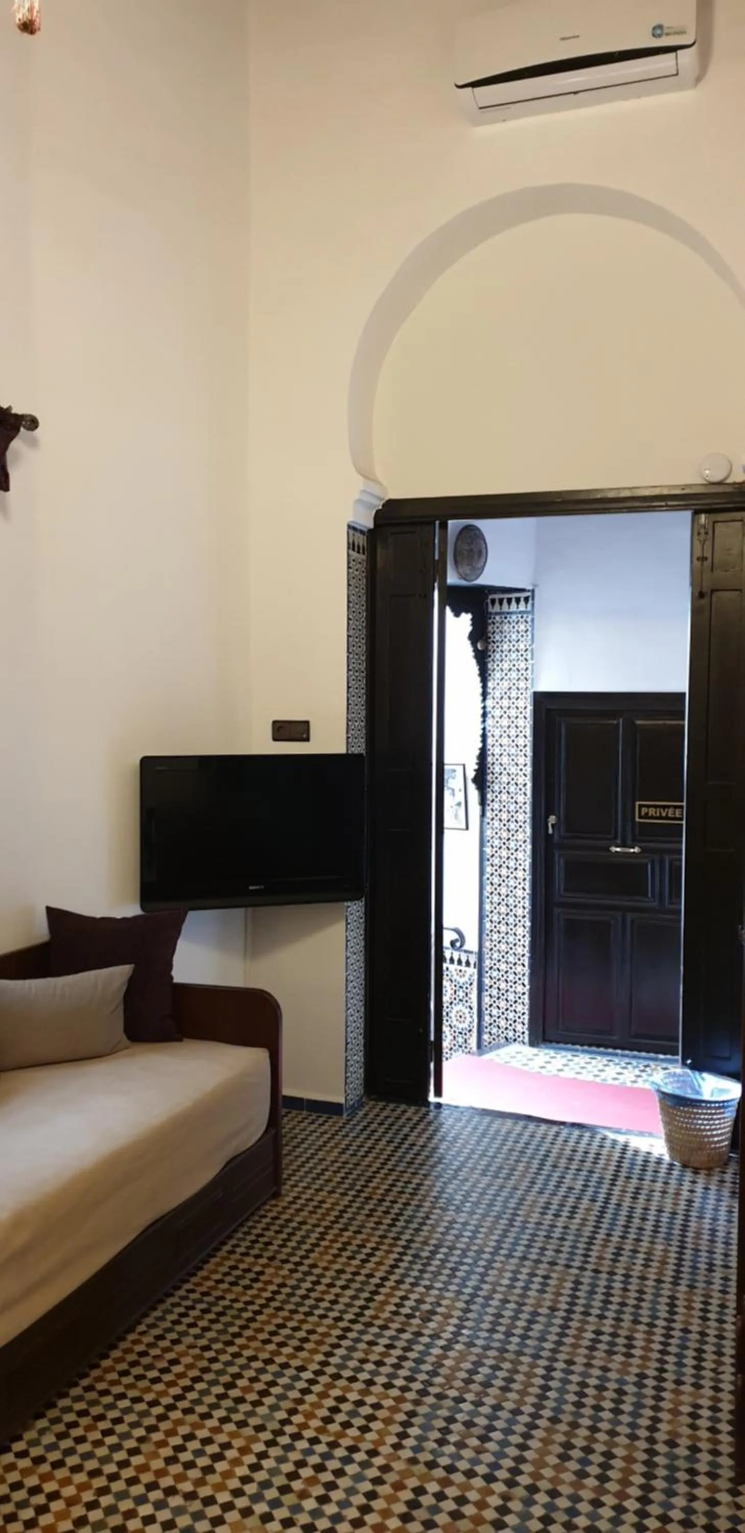 TV and multimedia, Bed in Riad EL Manantial,Dar Hajjaj,Patrimonio del SXIX