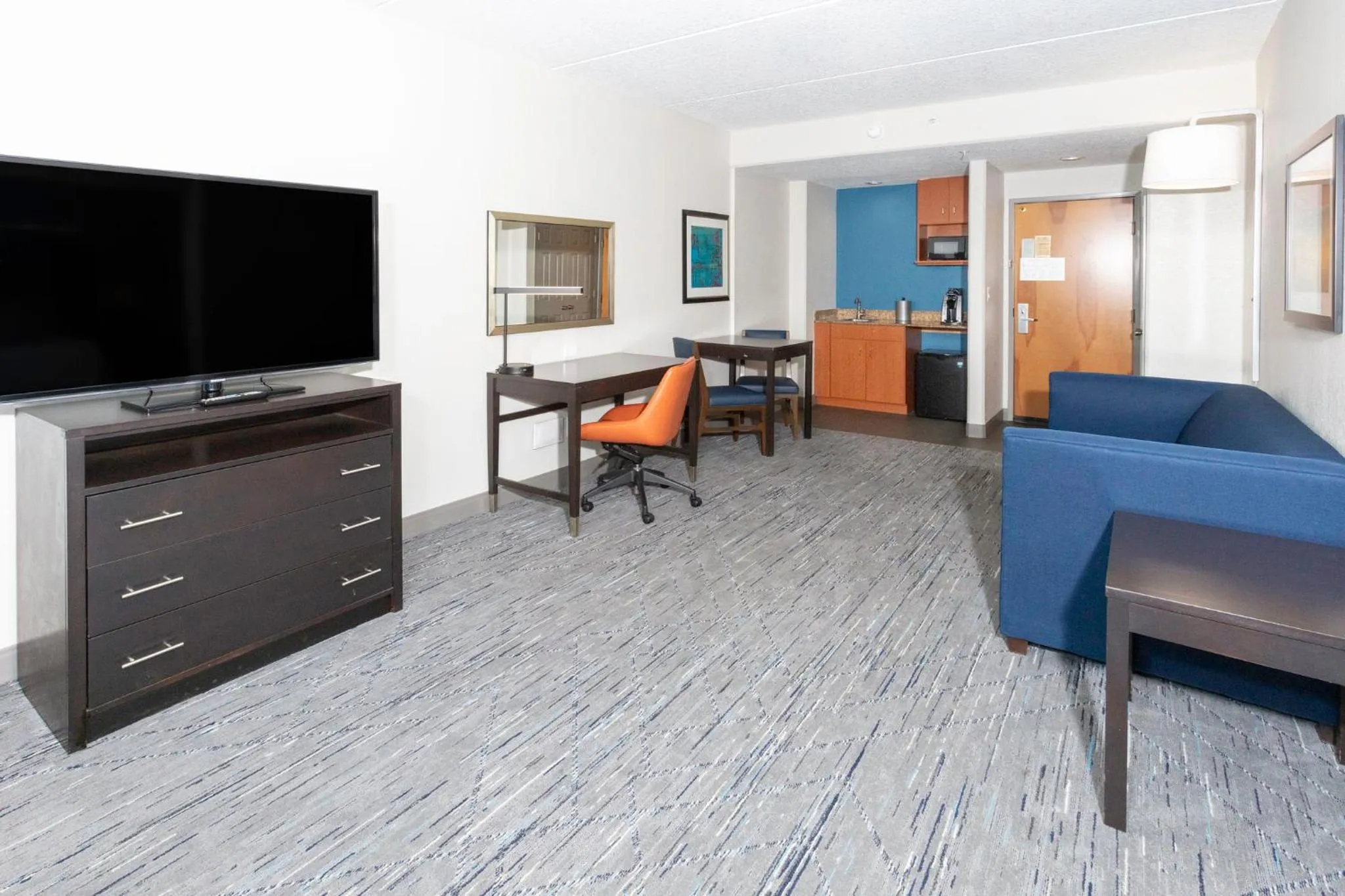 Photo of the whole room in Holiday Inn Express Hotel & Suites Jacksonville Airport by IHG