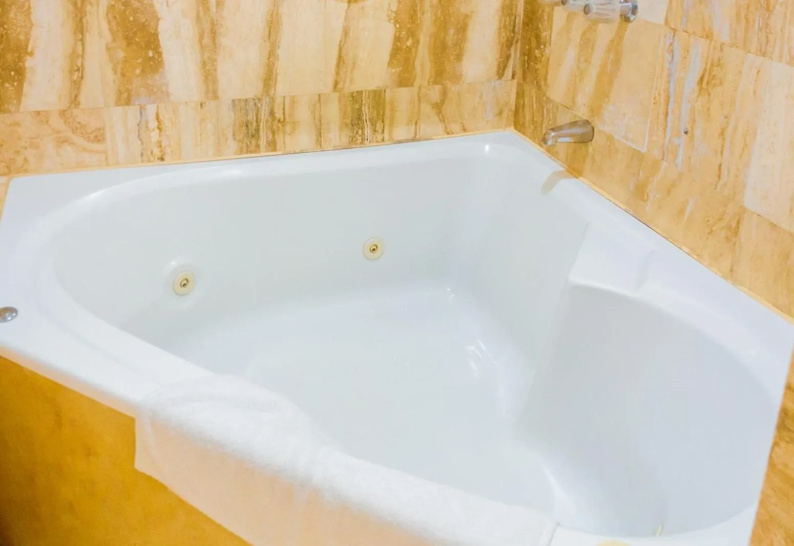 Hot Tub in Hotel Carmel