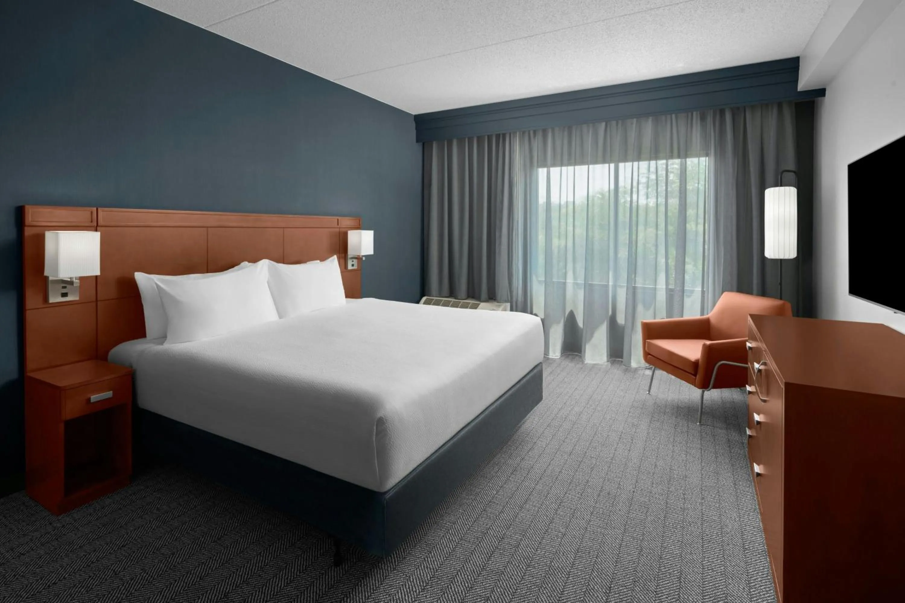 Bedroom, Bed in Courtyard Pittsburgh Settlers Ridge/Robinson Township