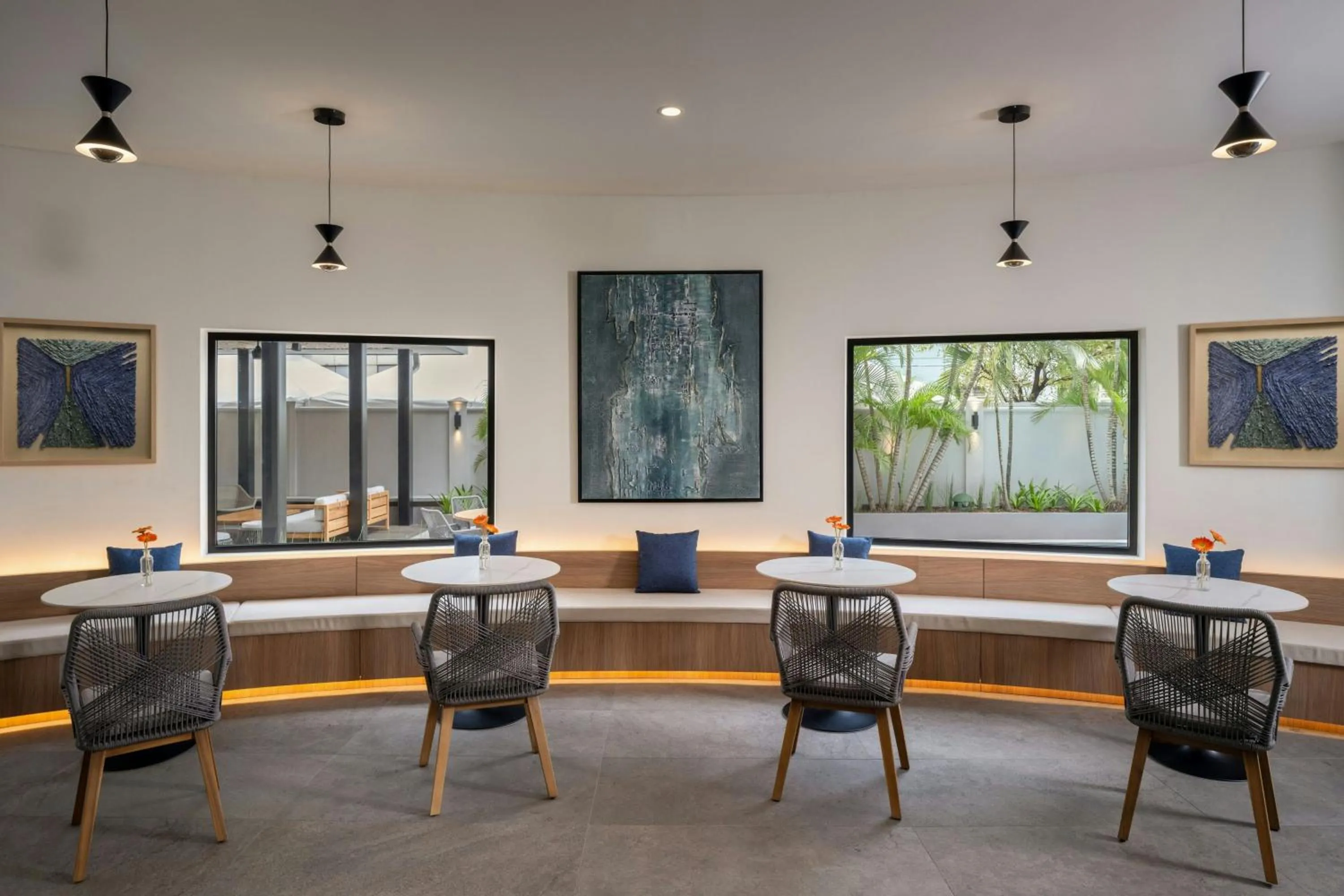 Restaurant/places to eat in Courtyard by Marriott Port of Spain