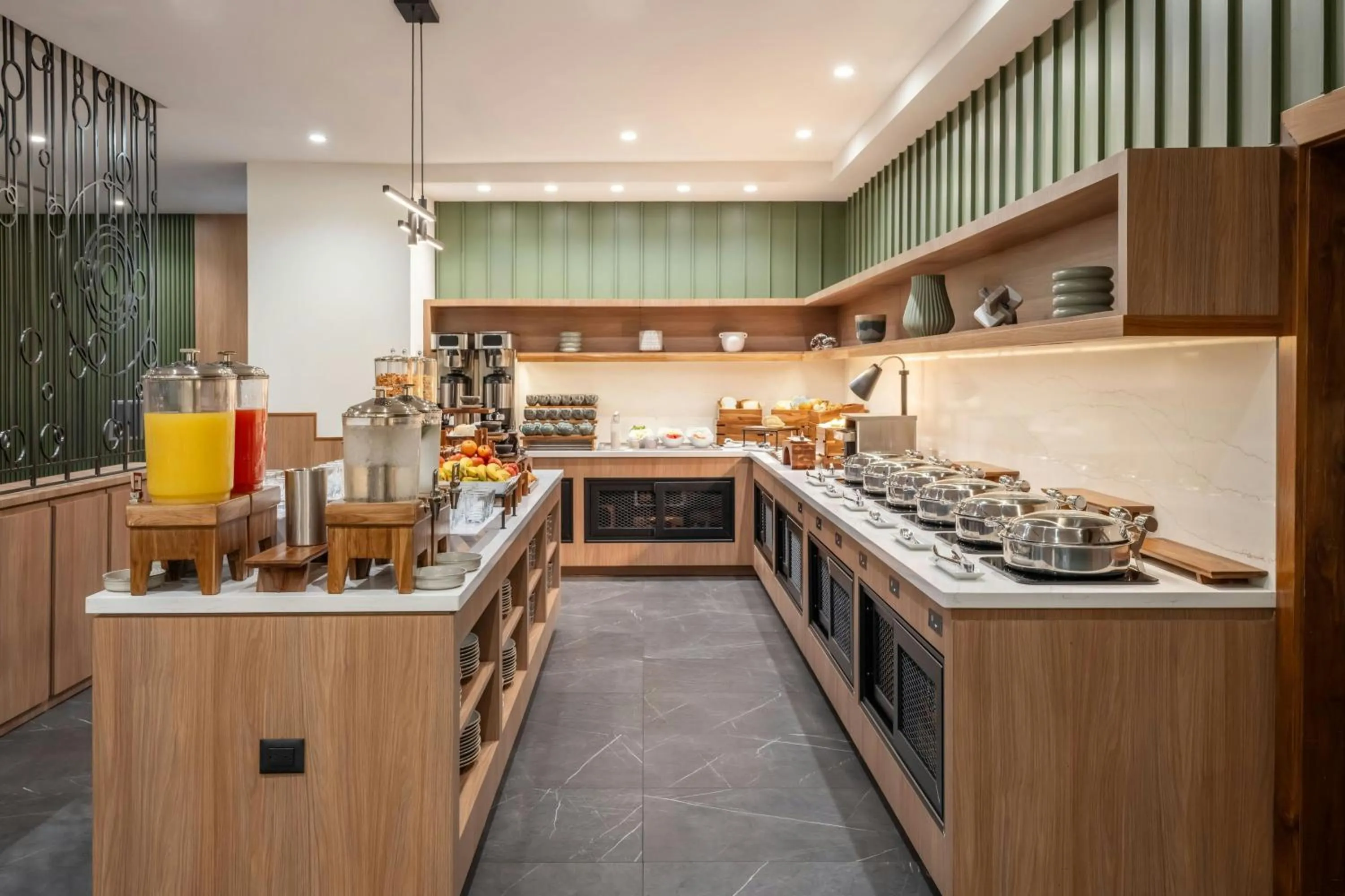 Restaurant/places to eat in Courtyard by Marriott Port of Spain