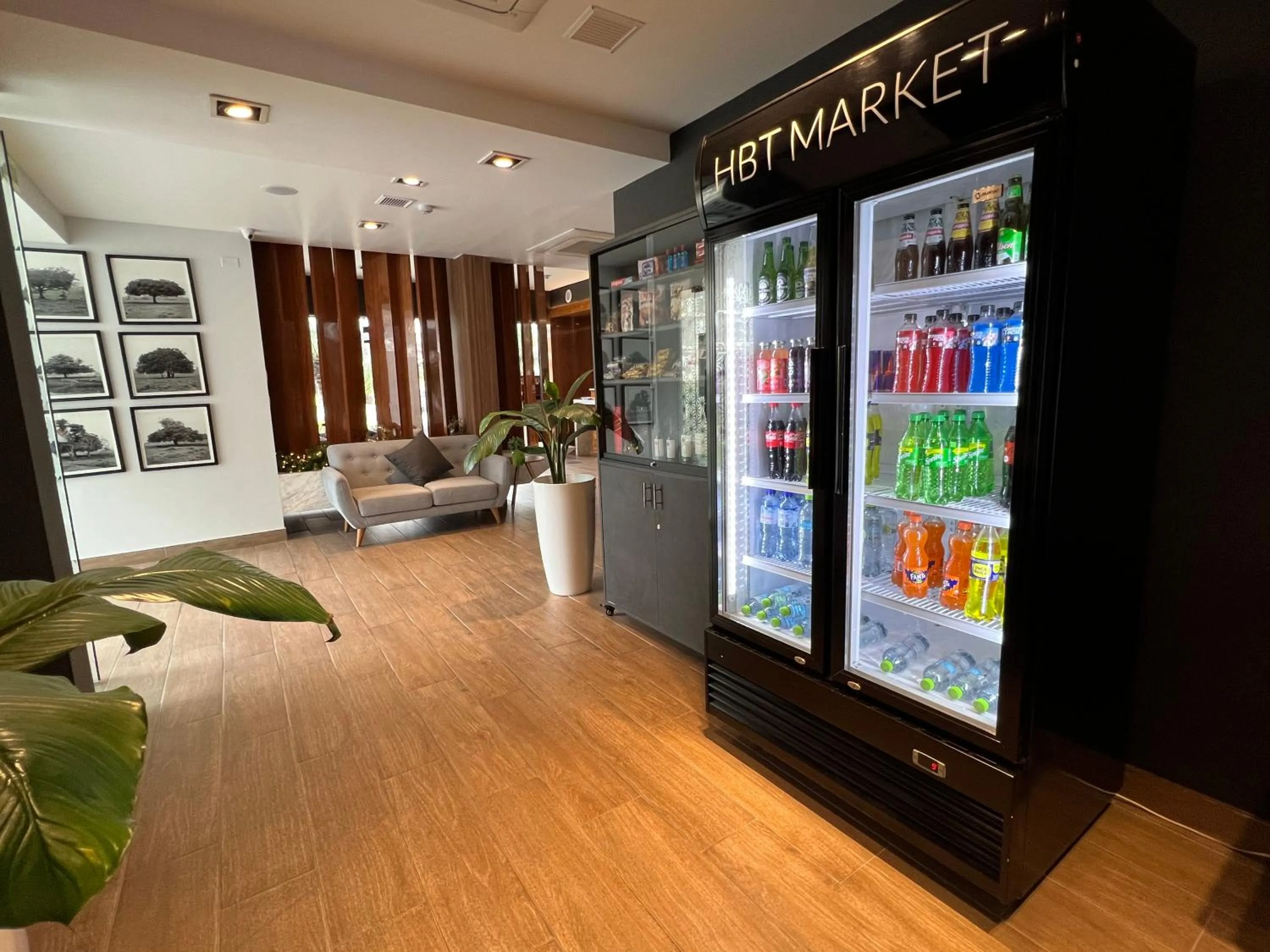 Food and drinks in Habitat Hotel