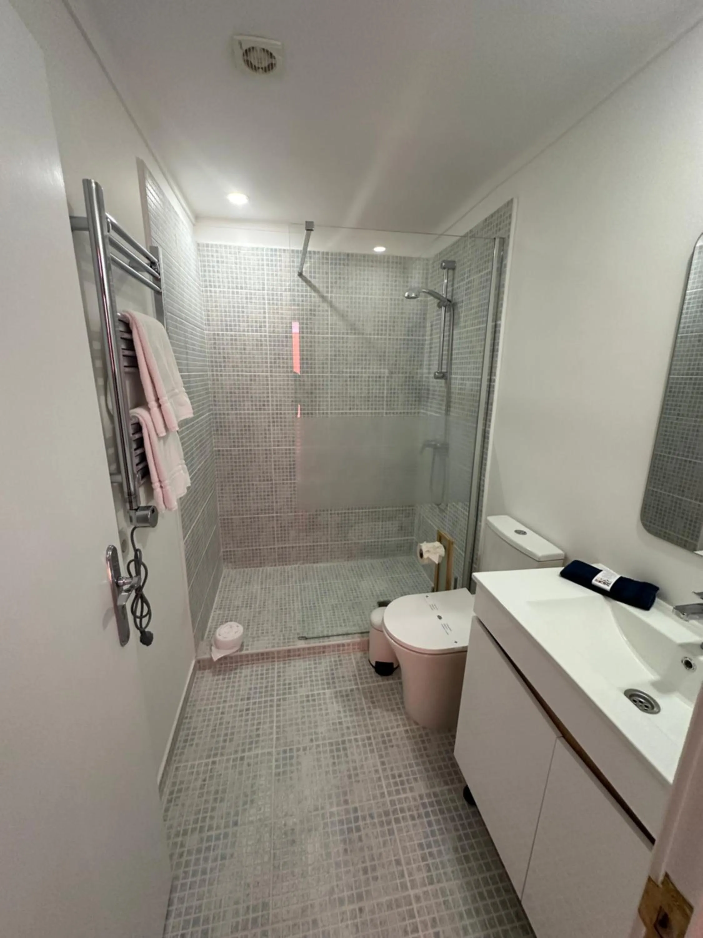 Bathroom in Inn & Art Madeira