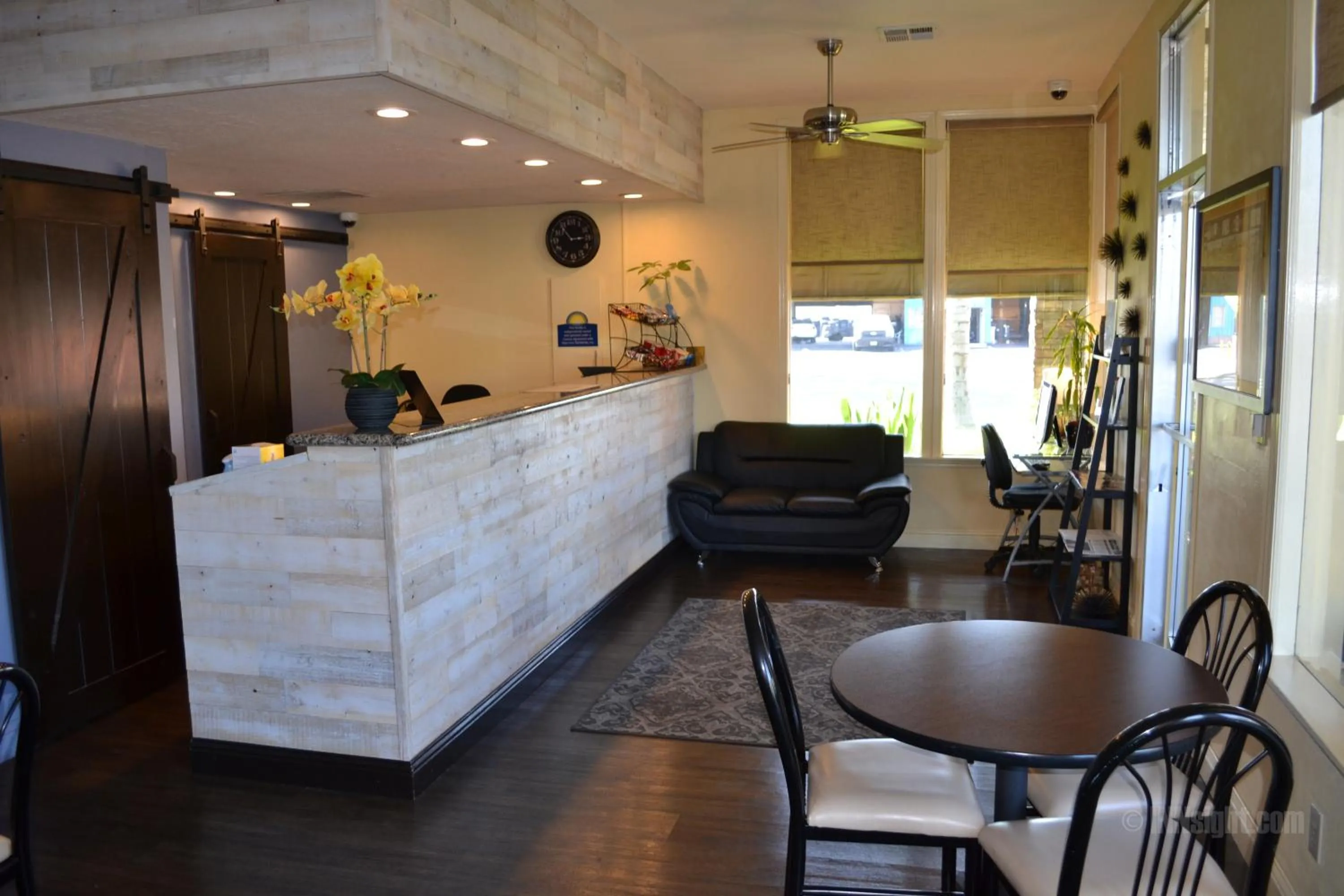 Lobby or reception in Days Inn & Suites by Wyndham Lodi