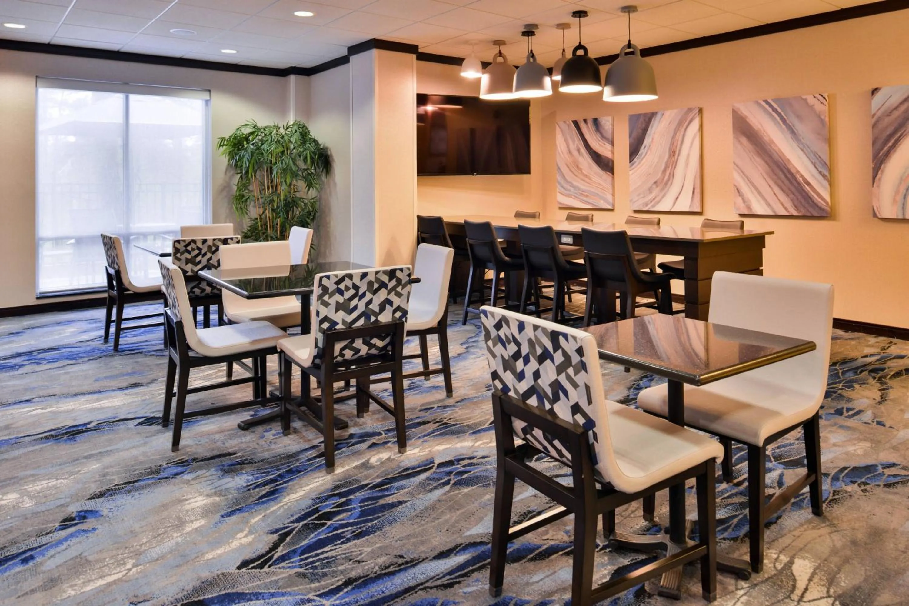 Breakfast in Fairfield Inn & Suites Raleigh-Durham Airport/Brier Creek