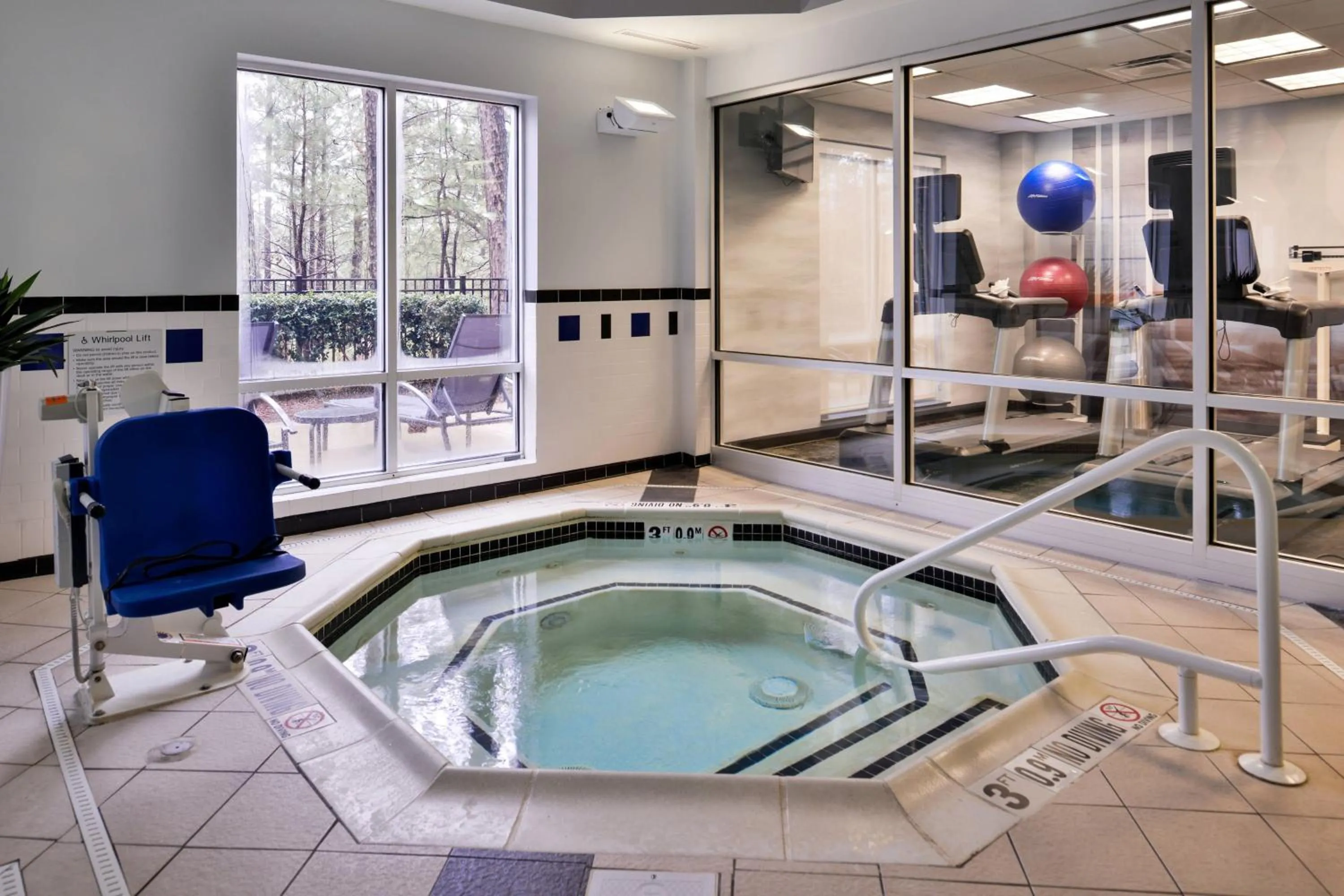 Swimming pool in Fairfield Inn & Suites Raleigh-Durham Airport/Brier Creek