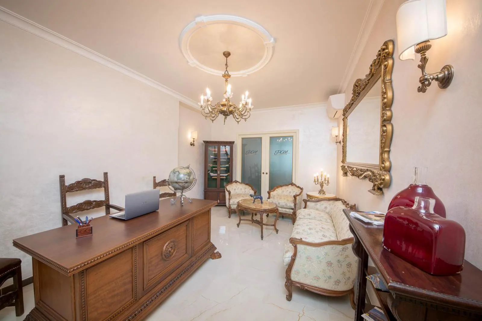 Communal lounge/ TV room in B&B Palazzo Montesanto