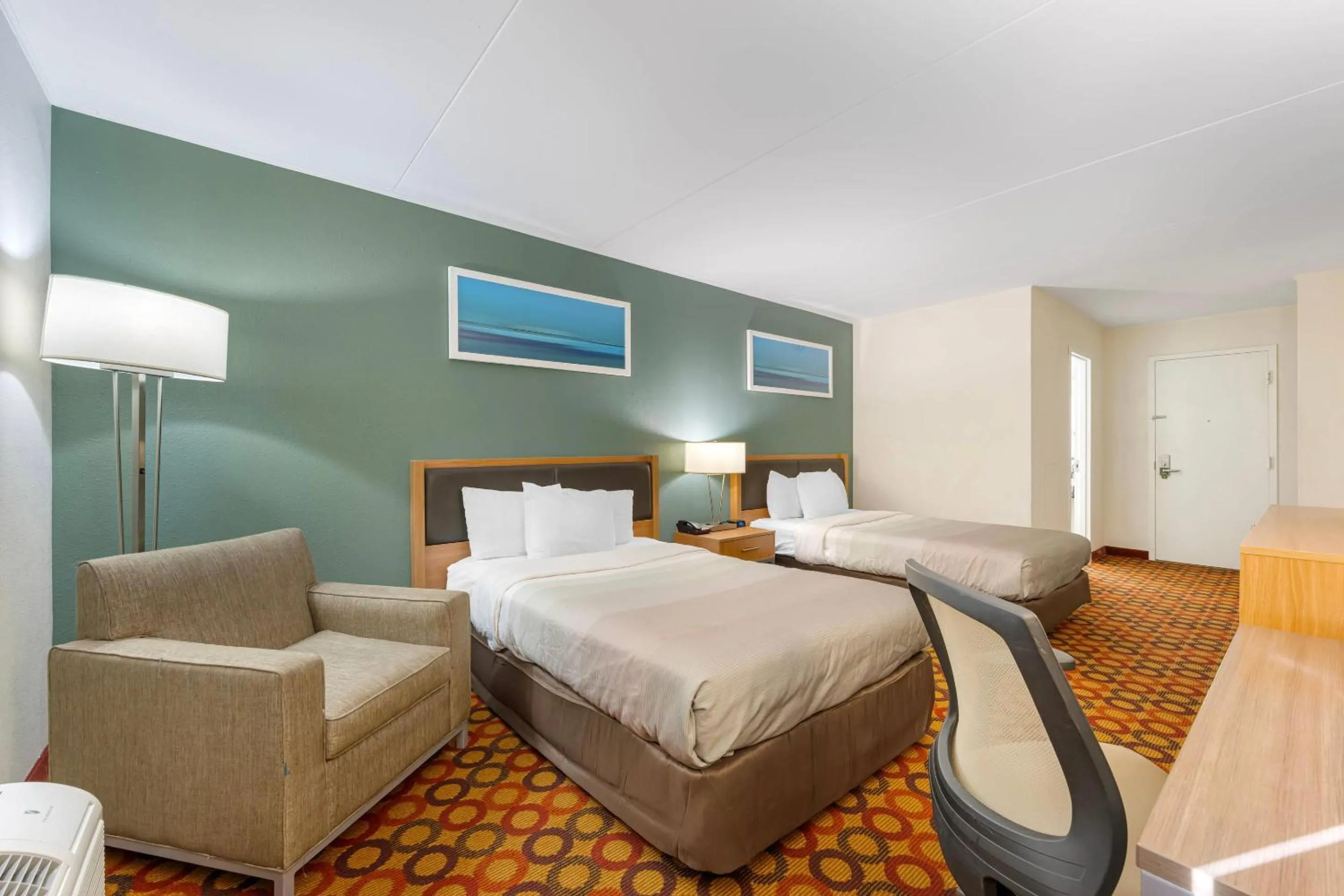 Bedroom, Bed in Quality Inn Enola - Harrisburg