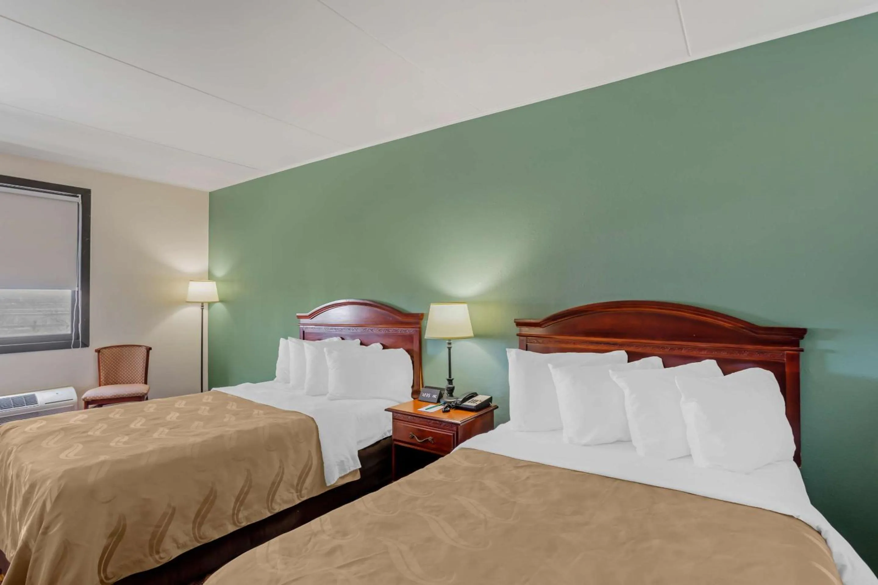 Bedroom, Bed in Quality Inn Enola - Harrisburg