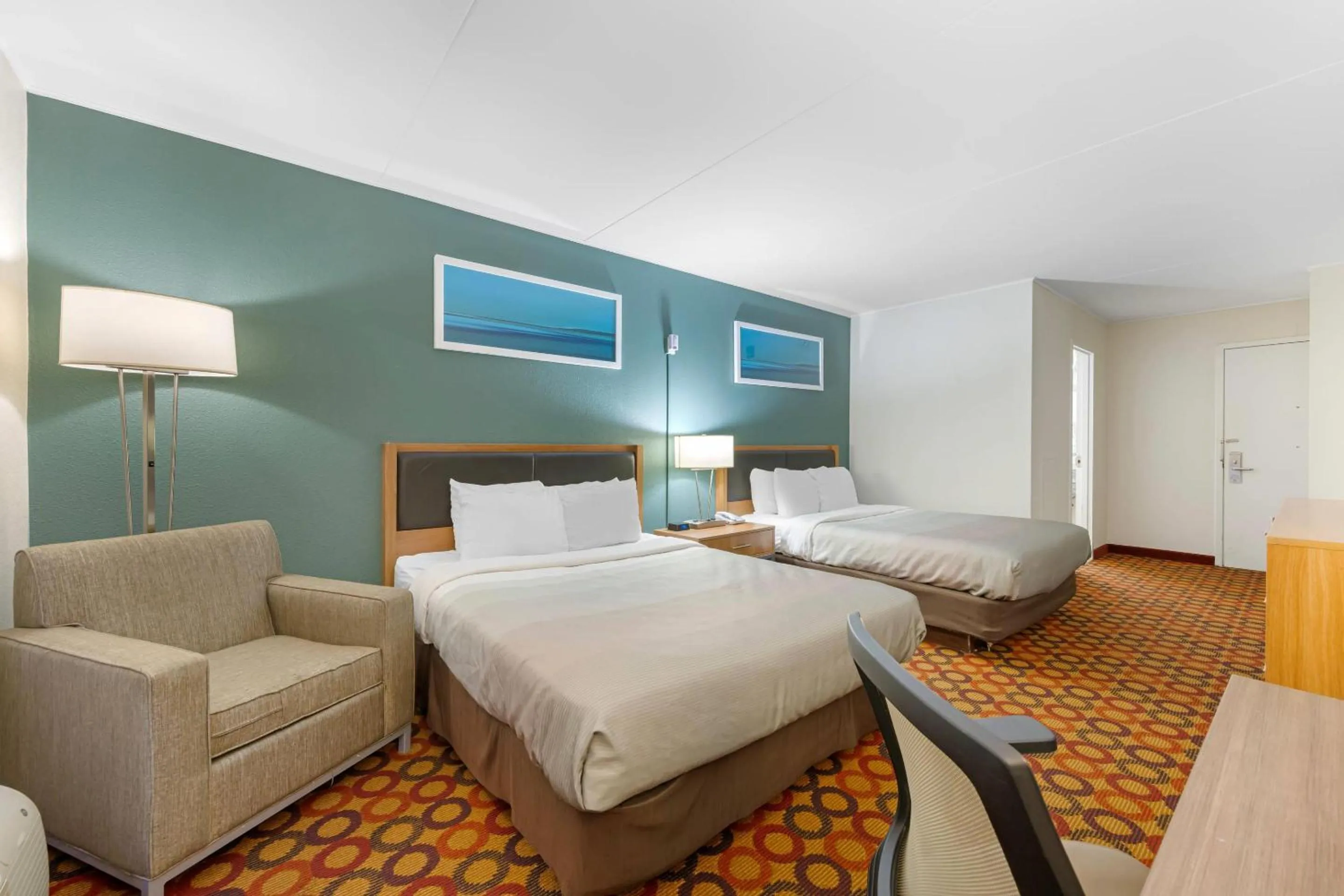 Bedroom, Bed in Quality Inn Enola - Harrisburg