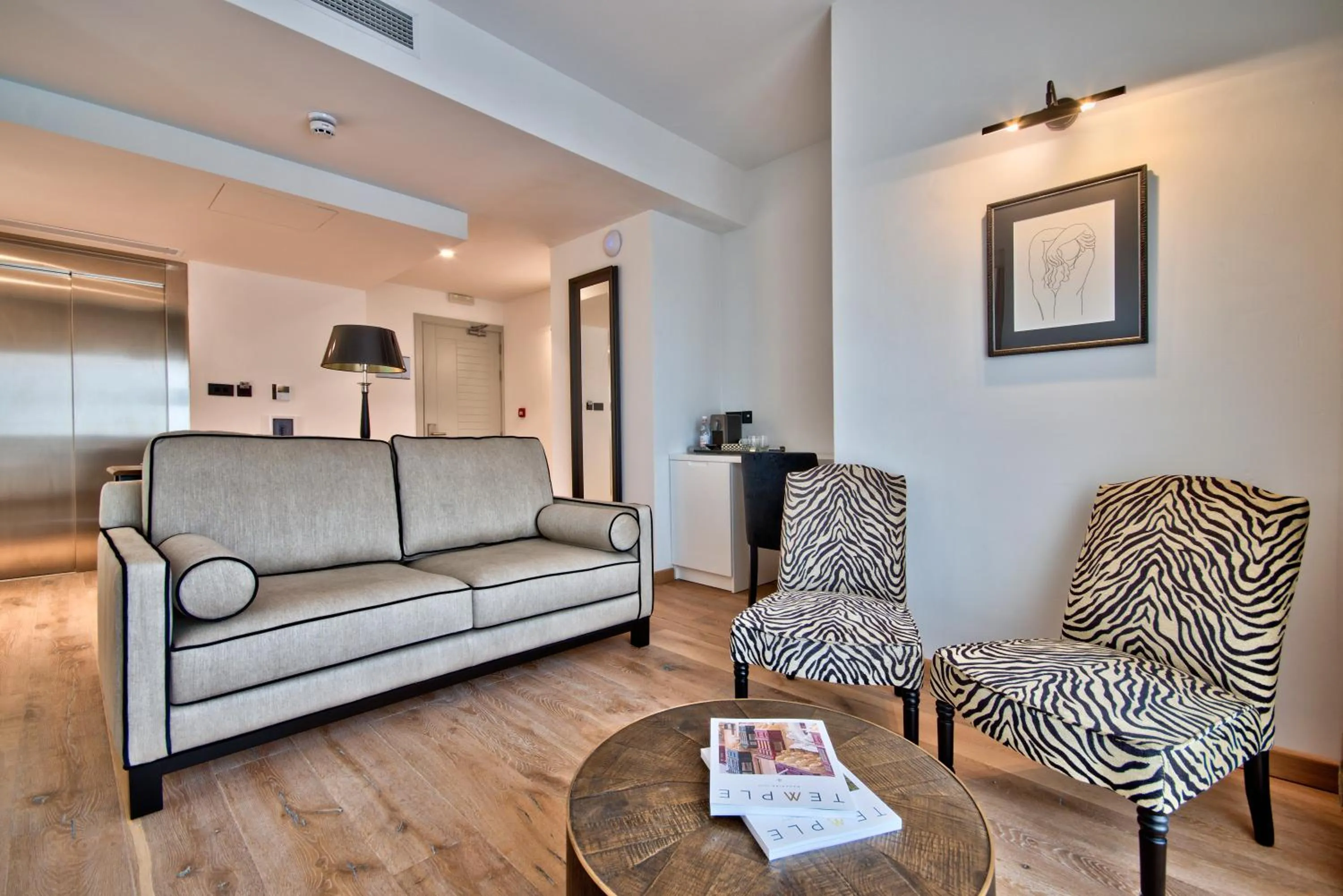 Seating area in 66 Saint Paul's & Spa