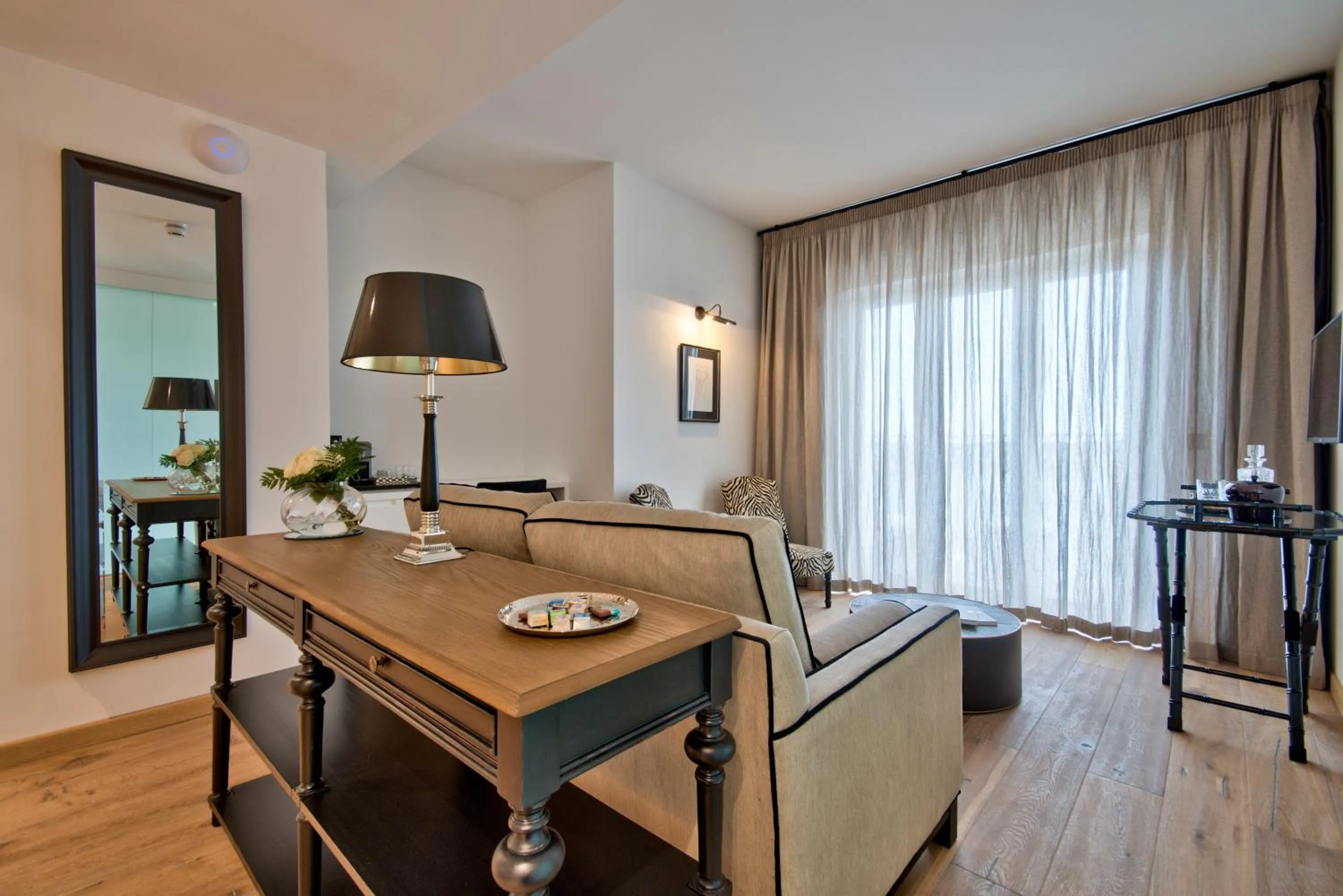 Seating area in 66 Saint Paul's & Spa