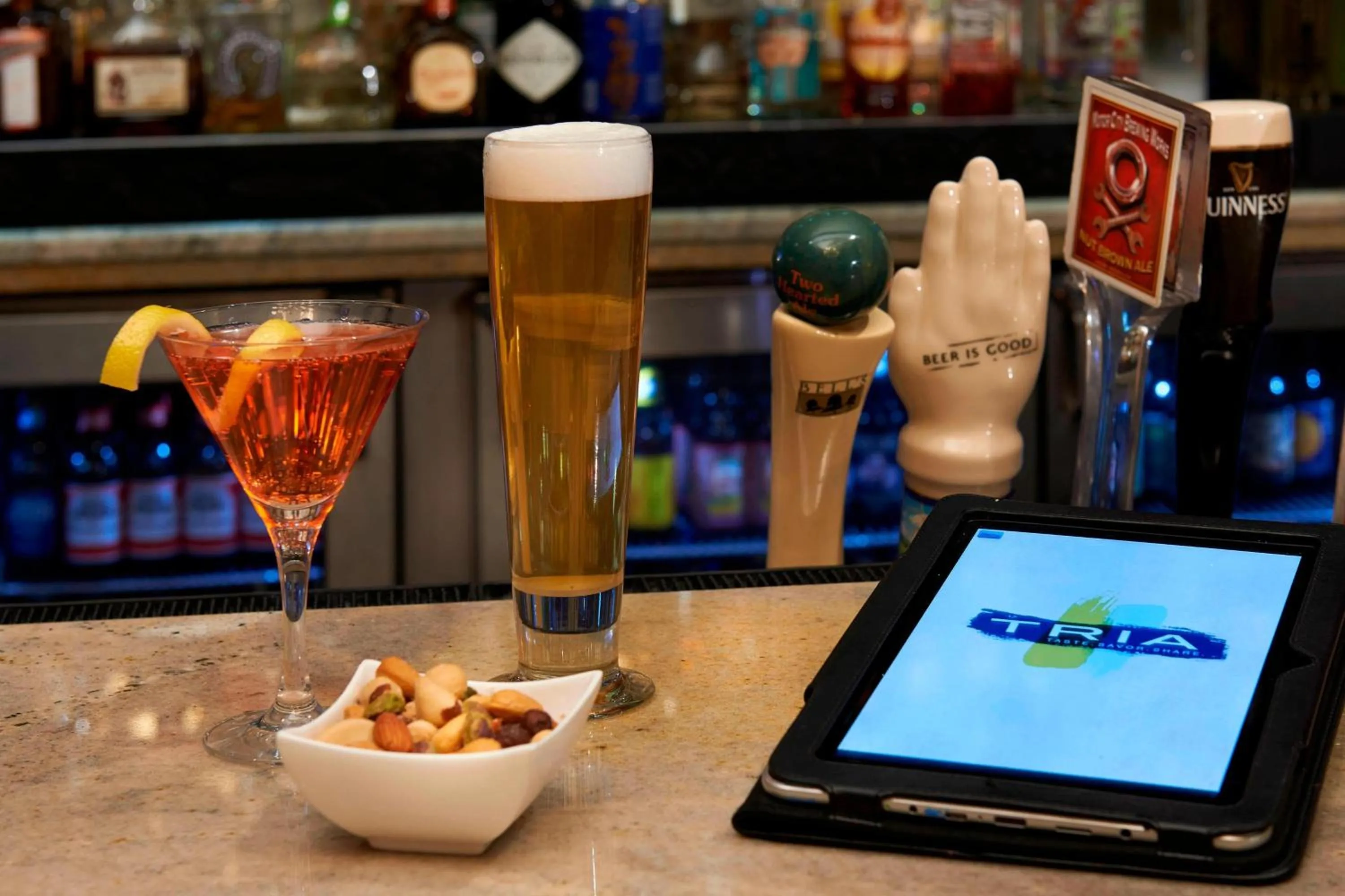 Restaurant/places to eat in The Henry, Autograph Collection