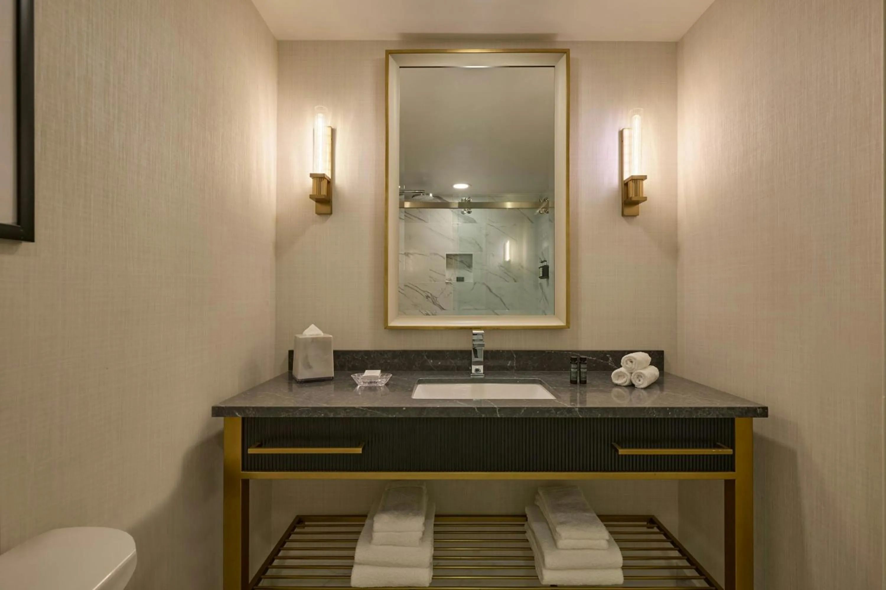 Bathroom in The Henry, Autograph Collection