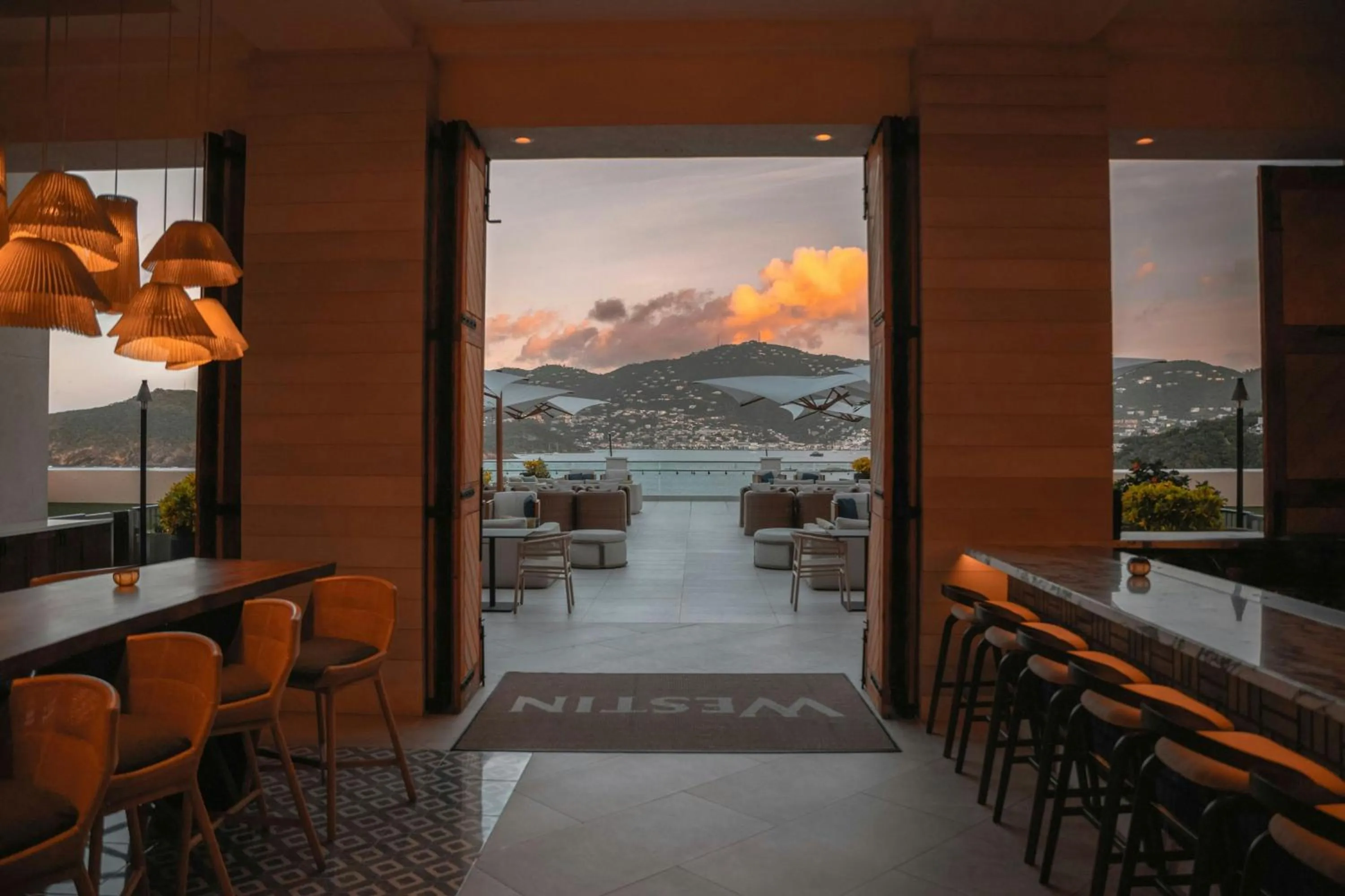 Lounge or bar in The Westin St Thomas Beach Resort & Spa