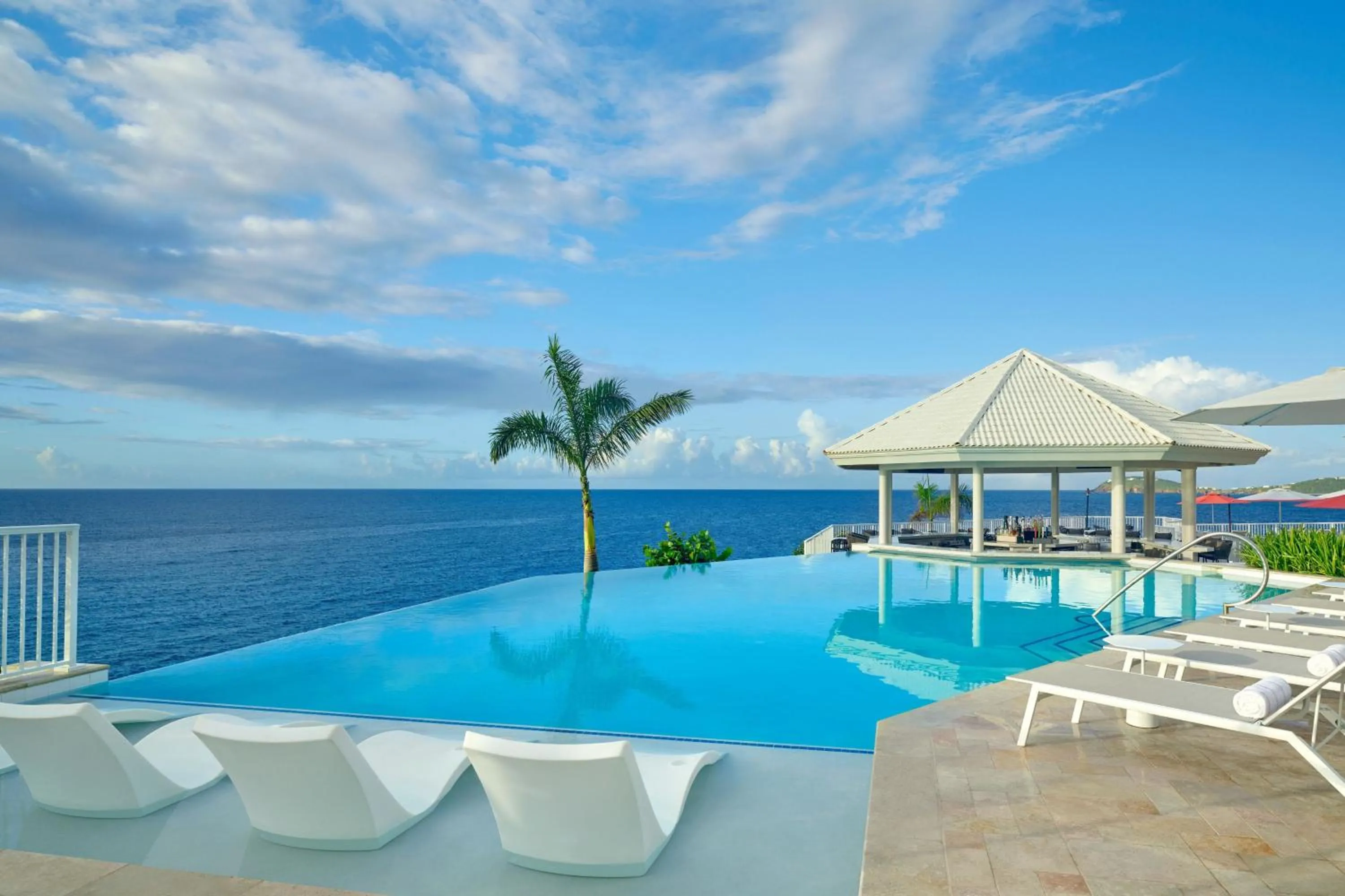 Lounge or bar in The Westin St Thomas Beach Resort & Spa