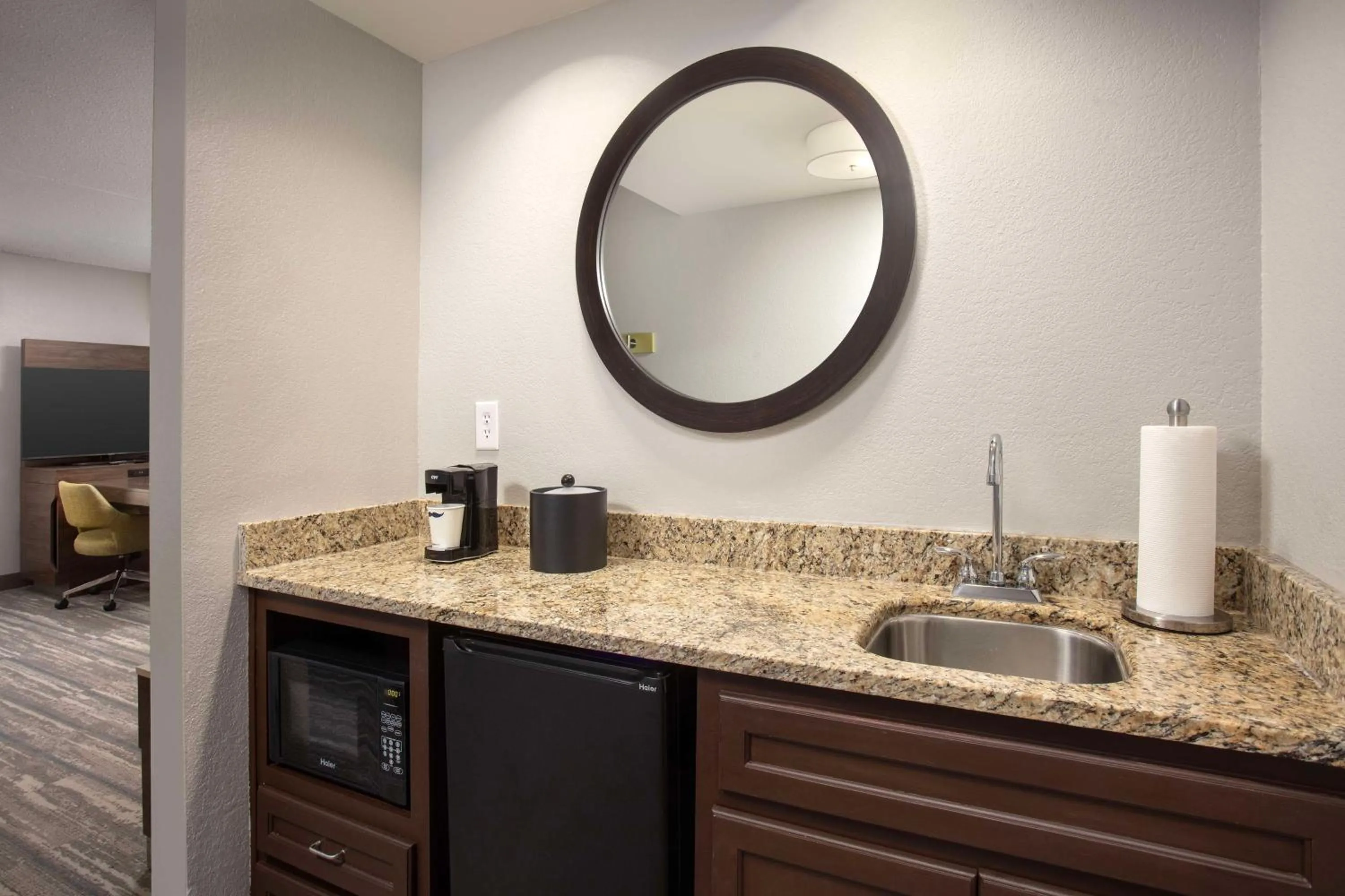 Photo of the whole room in Hampton Inn Kingsland