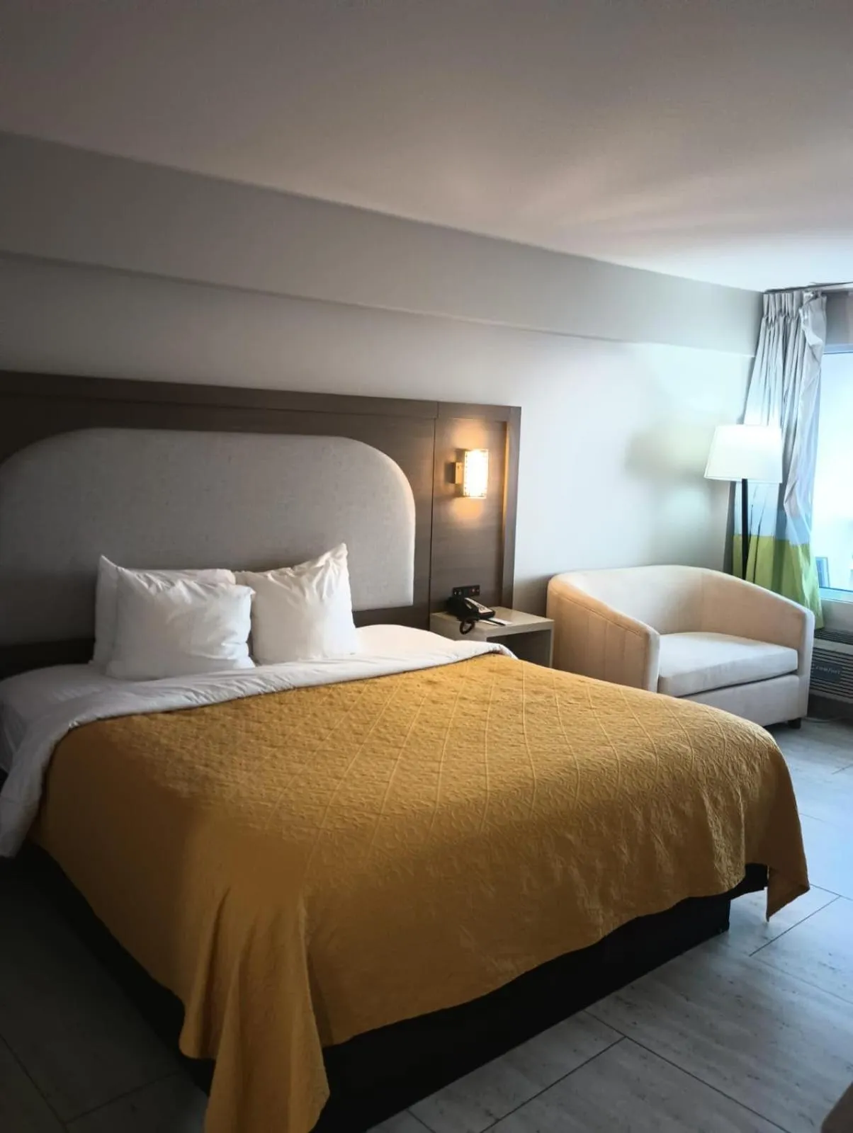 Bedroom, Bed in Quality Inn & Suites Oceanfront