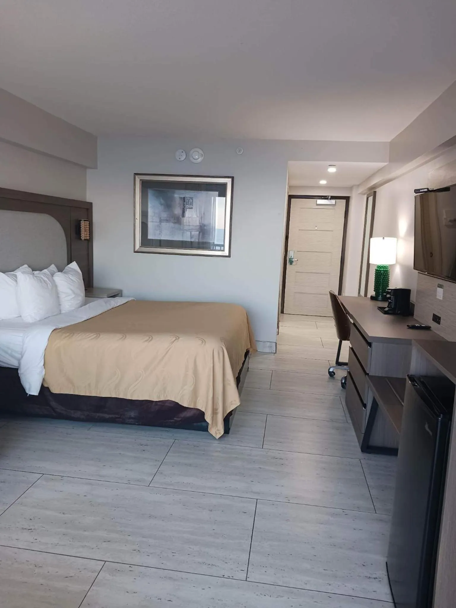 Bedroom, Bed in Quality Inn & Suites Oceanfront