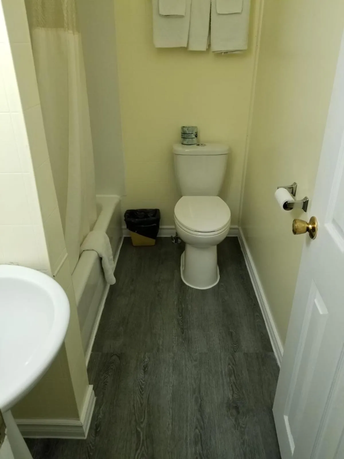 Shower in Norvic Motel