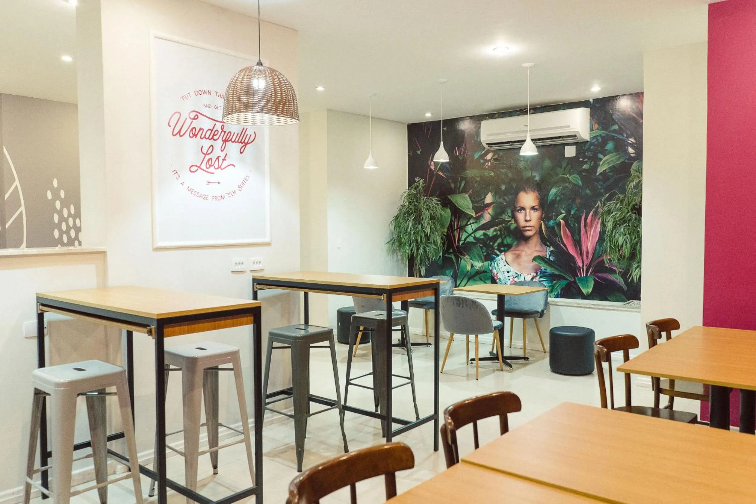 Lounge or bar in CLH Suites Domingos Ferreira