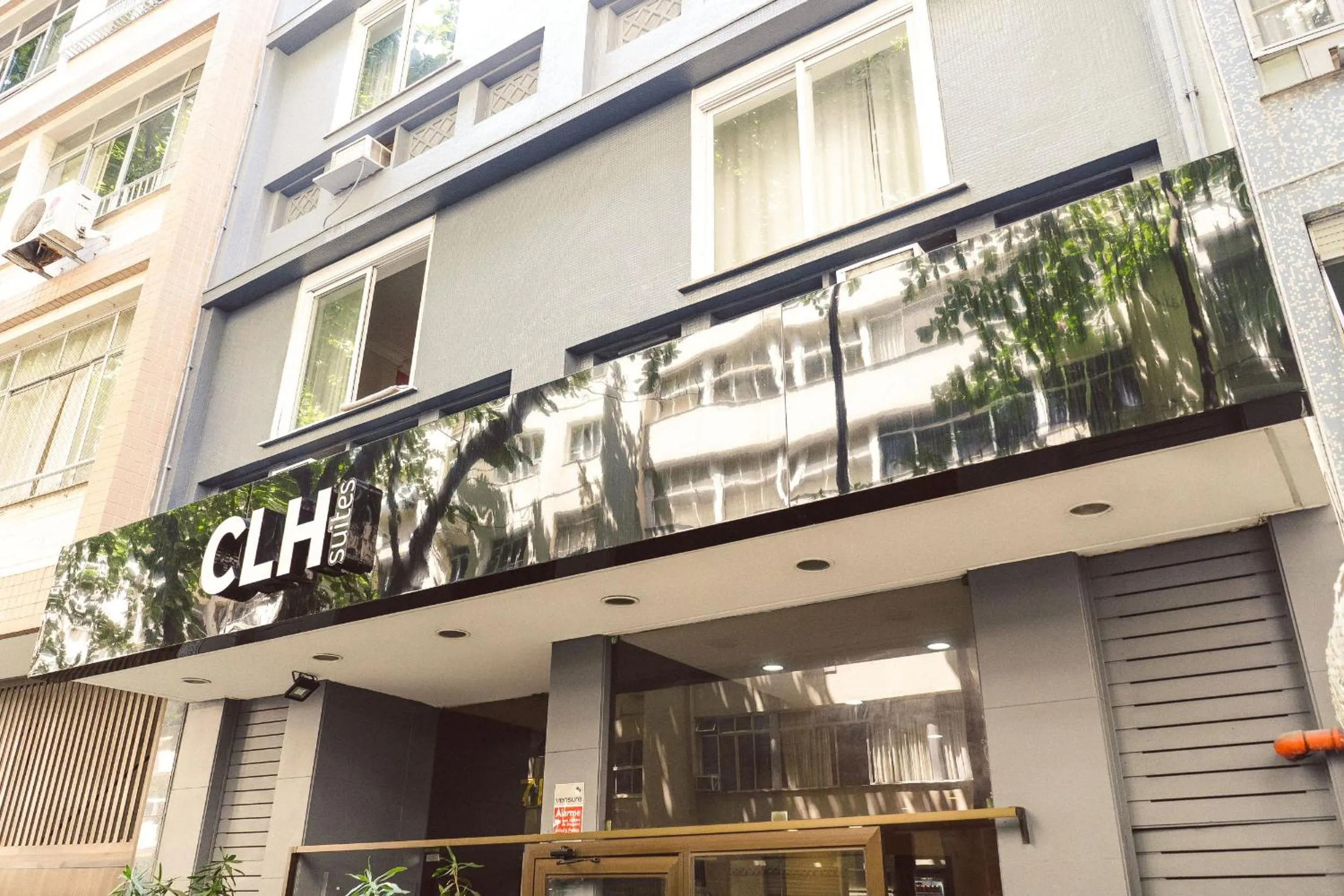 Property building in CLH Suites Domingos Ferreira