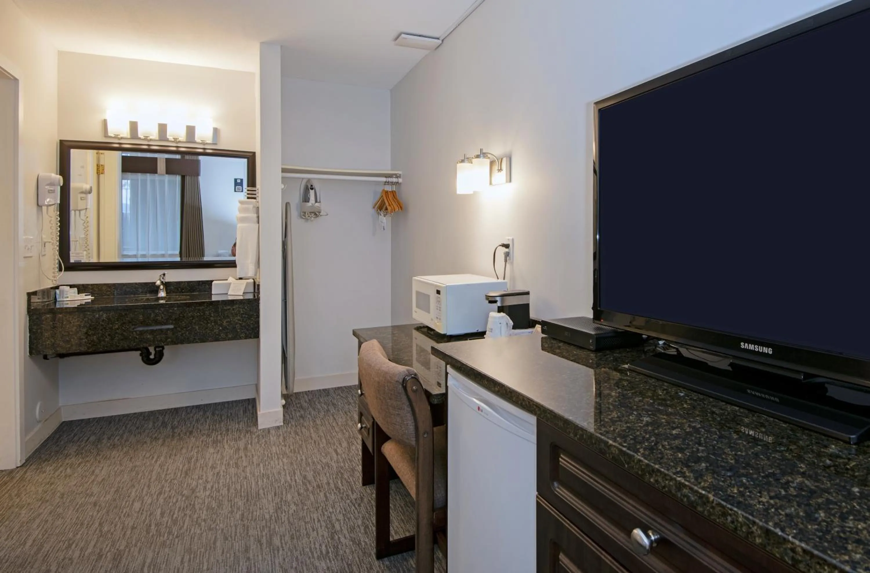 Travelodge by Wyndham Kamloops Mountview