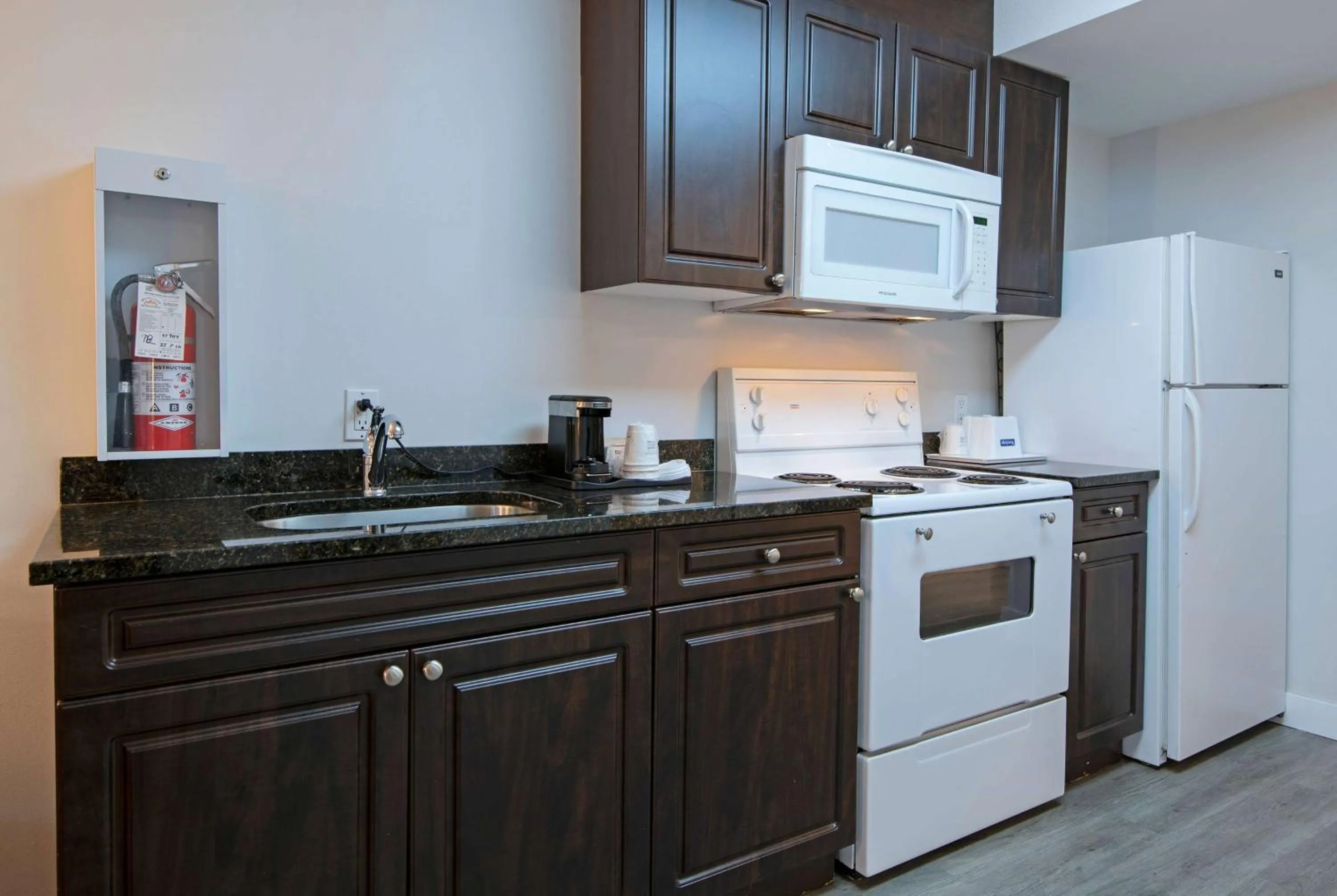 Photo of the whole room in Travelodge by Wyndham Kamloops Mountview