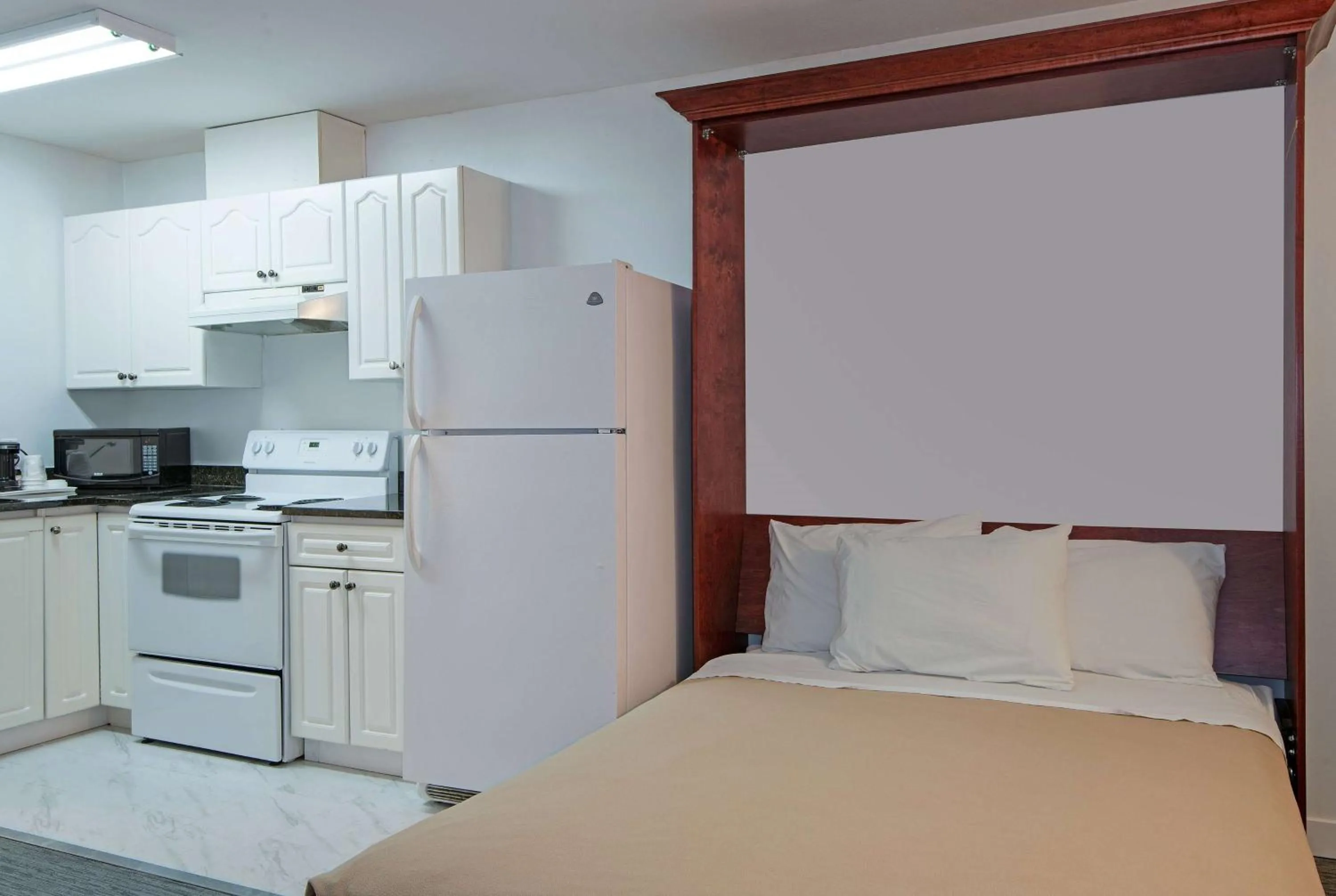 Photo of the whole room in Travelodge by Wyndham Kamloops Mountview