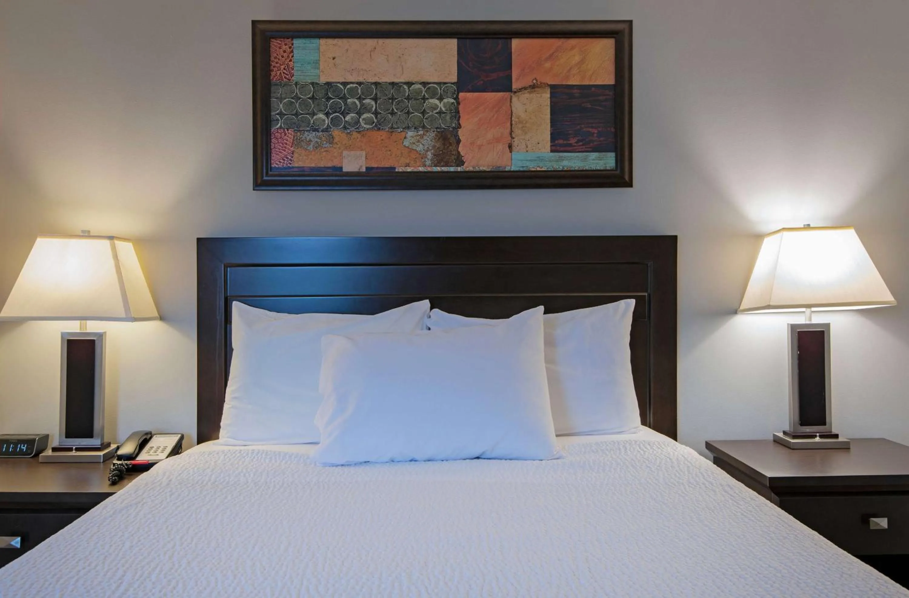 Photo of the whole room, Bed in Travelodge by Wyndham Kamloops Mountview