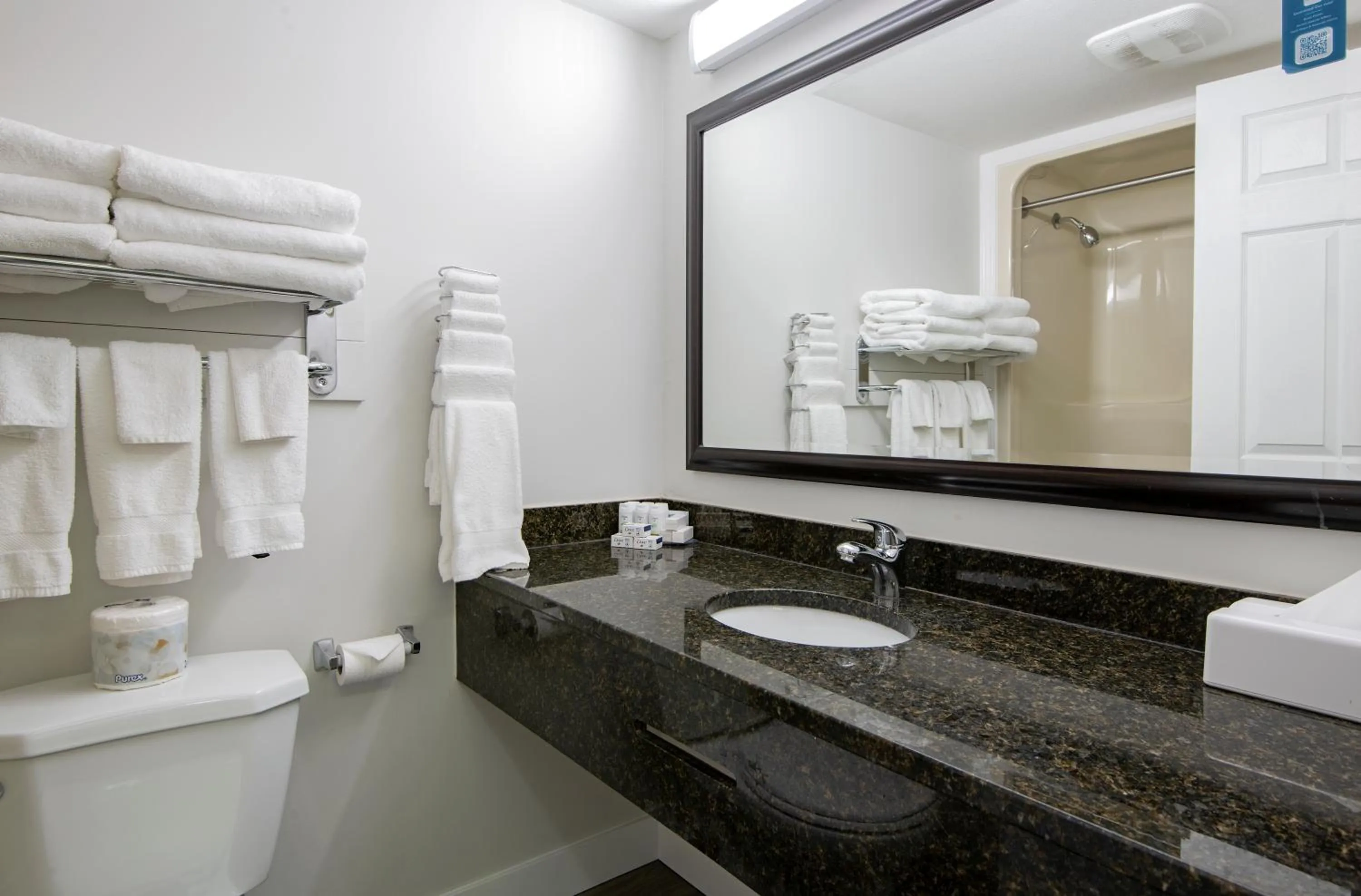 Travelodge by Wyndham Kamloops Mountview