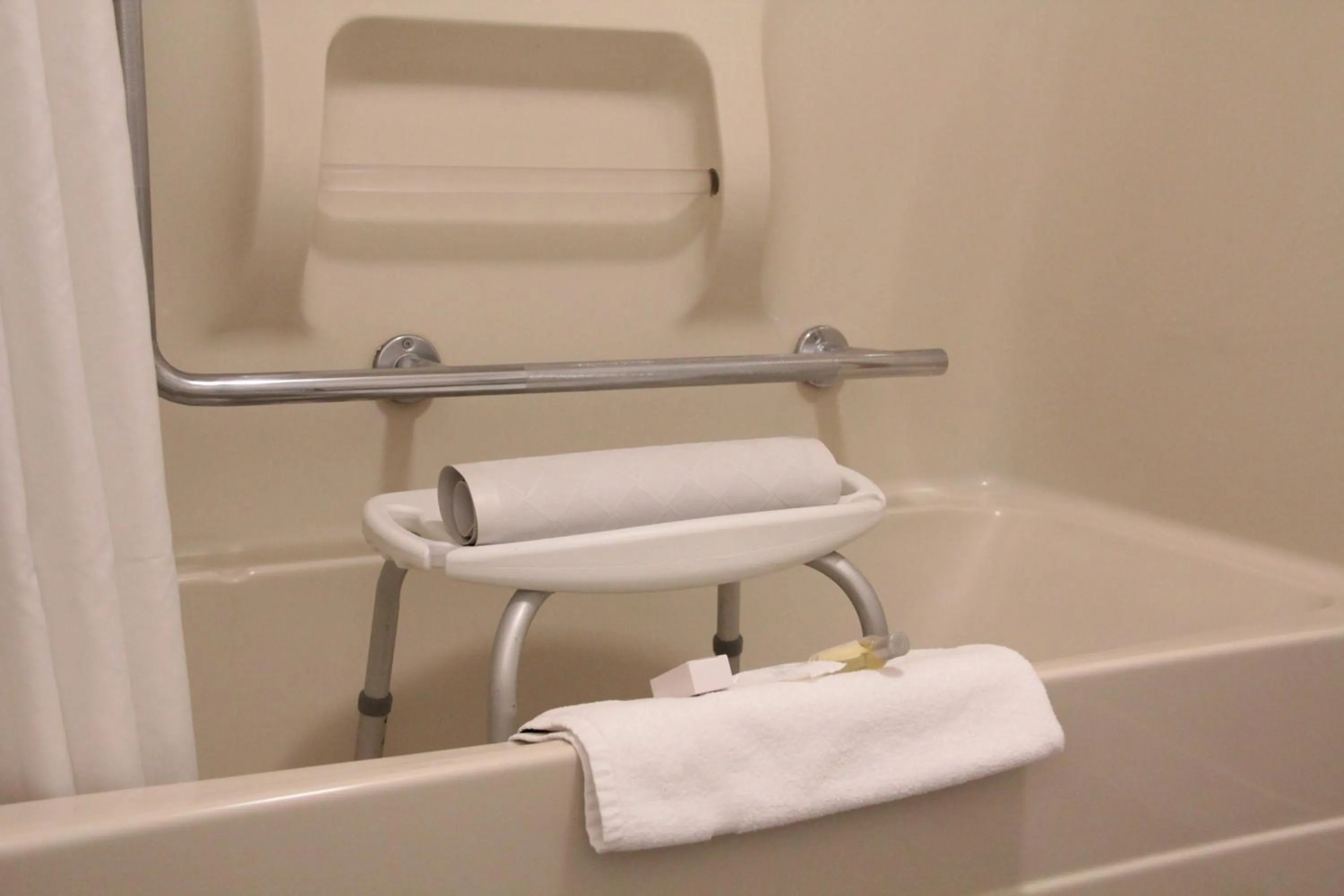 Travelodge by Wyndham Kamloops Mountview