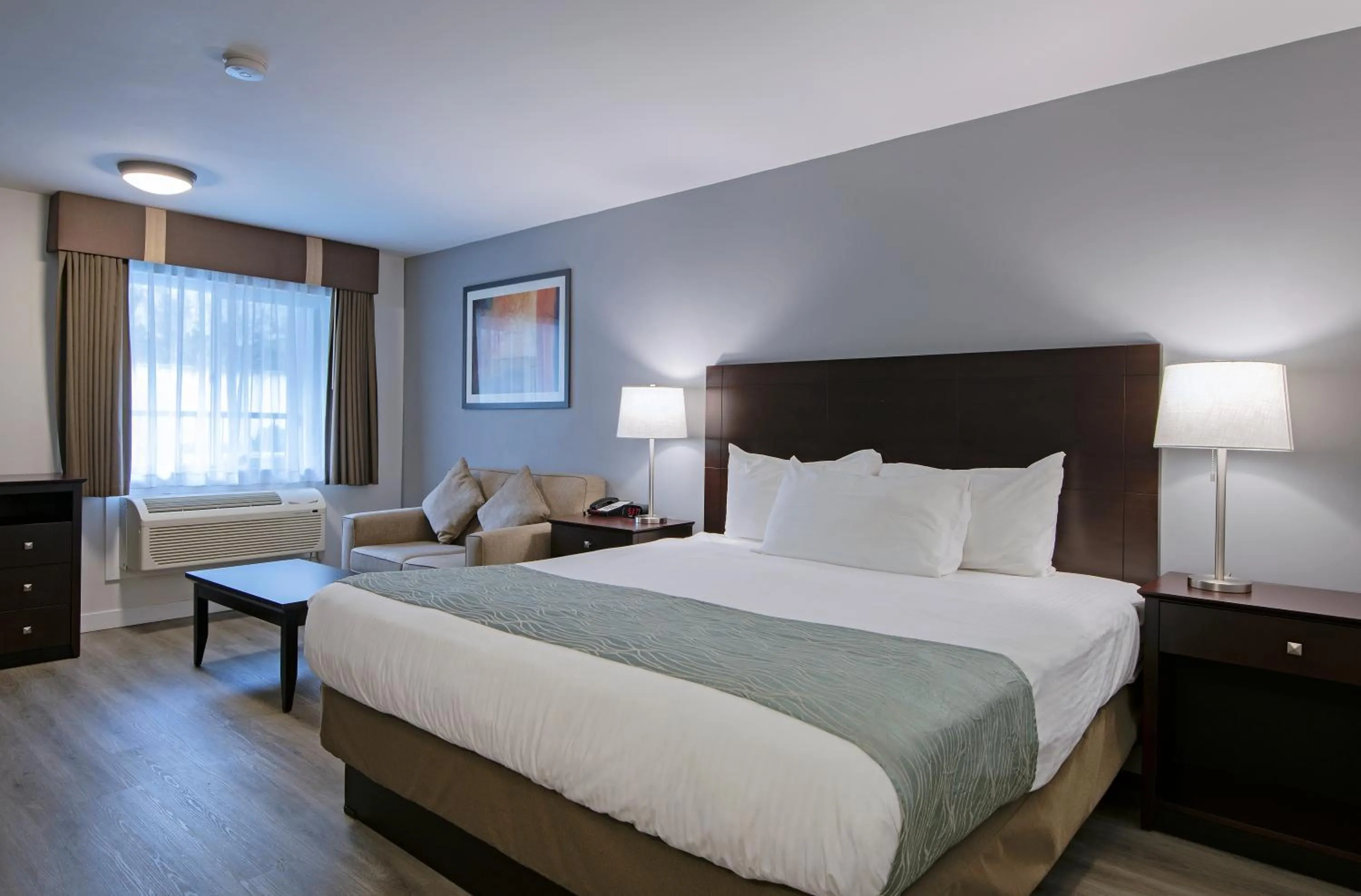 Bed in Travelodge by Wyndham Kamloops Mountview
