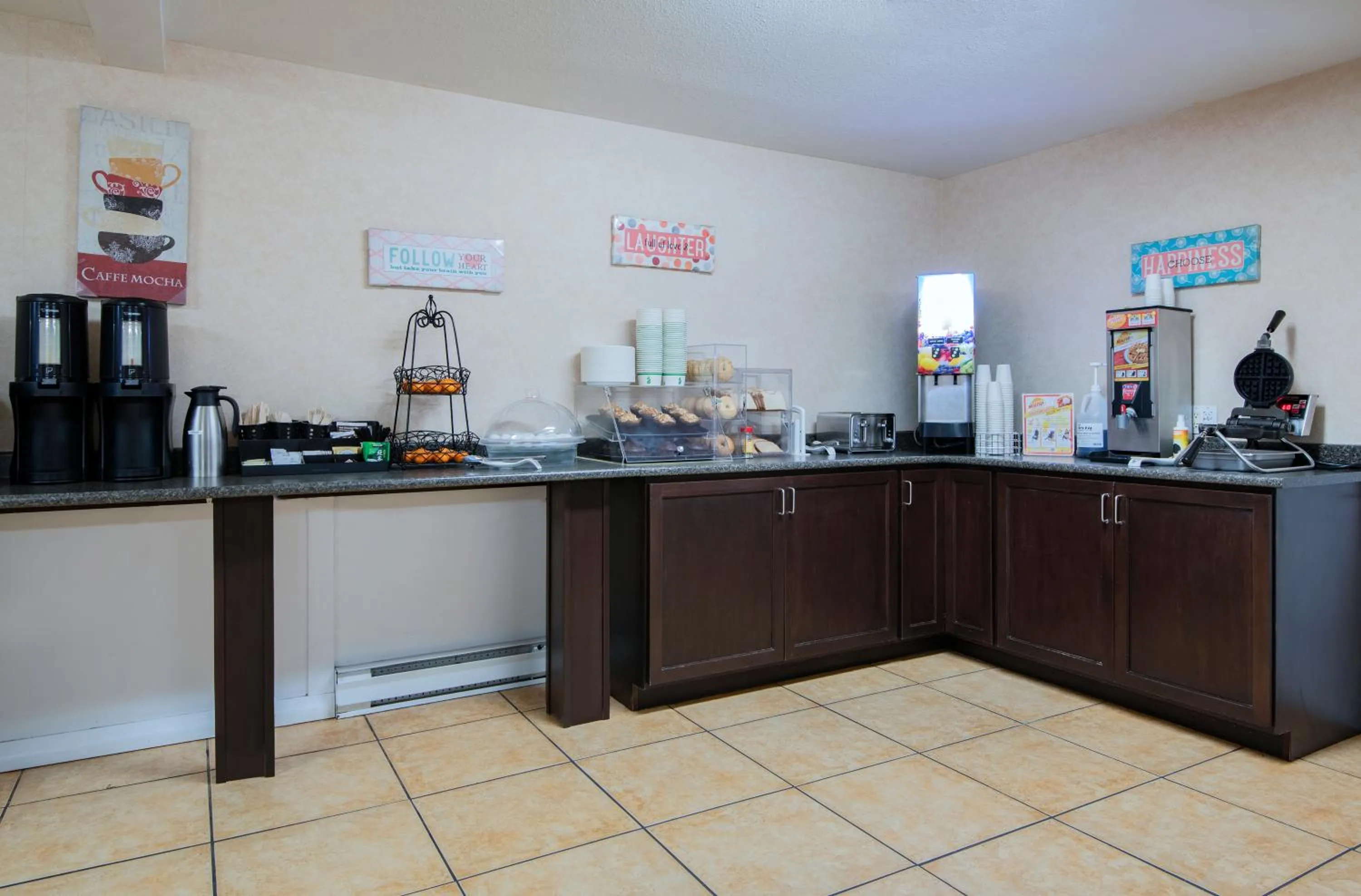 Travelodge by Wyndham Kamloops Mountview