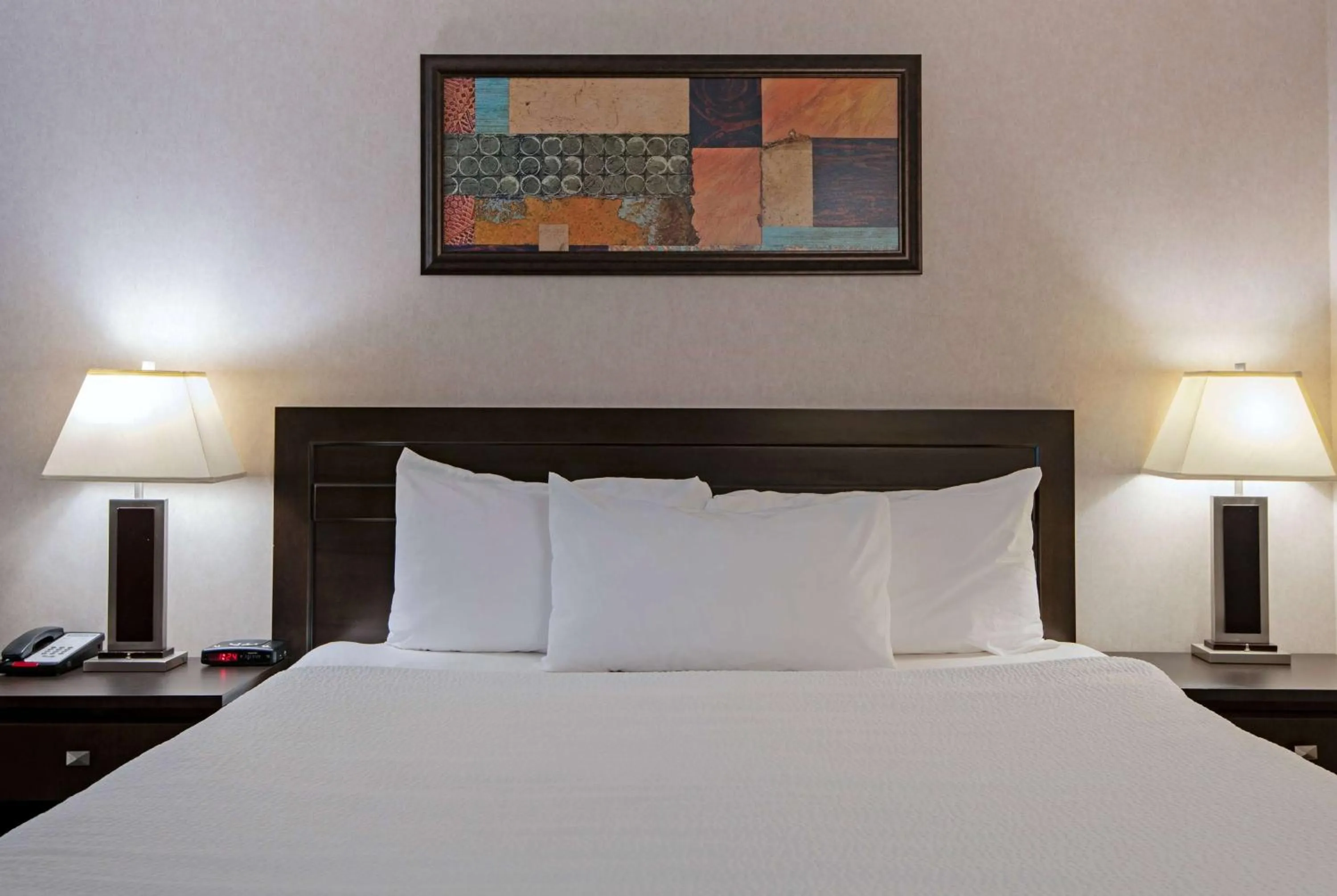 Photo of the whole room, Bed in Travelodge by Wyndham Kamloops Mountview