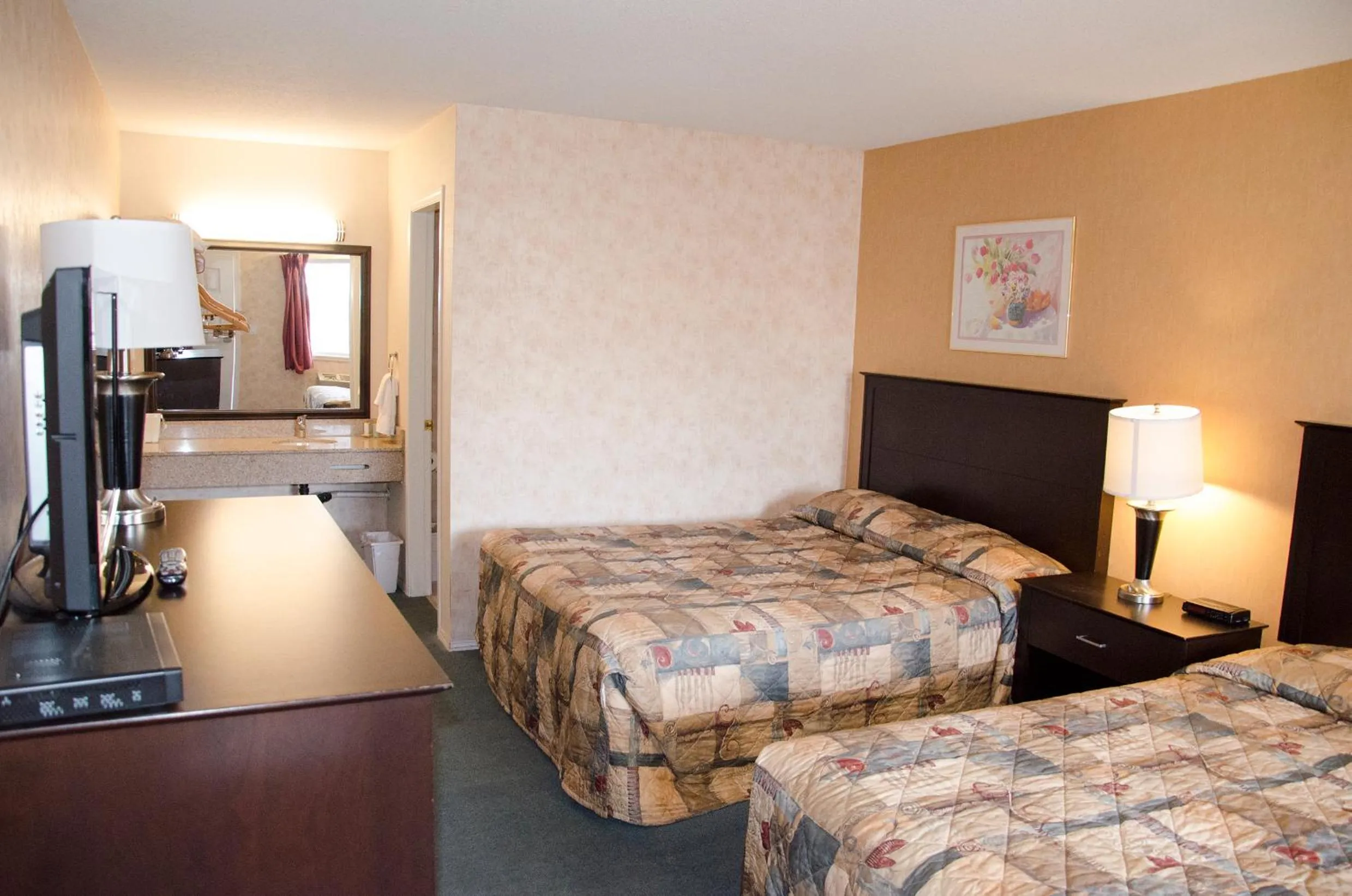 Bed in Best Budget Inn & Suites Kamloops