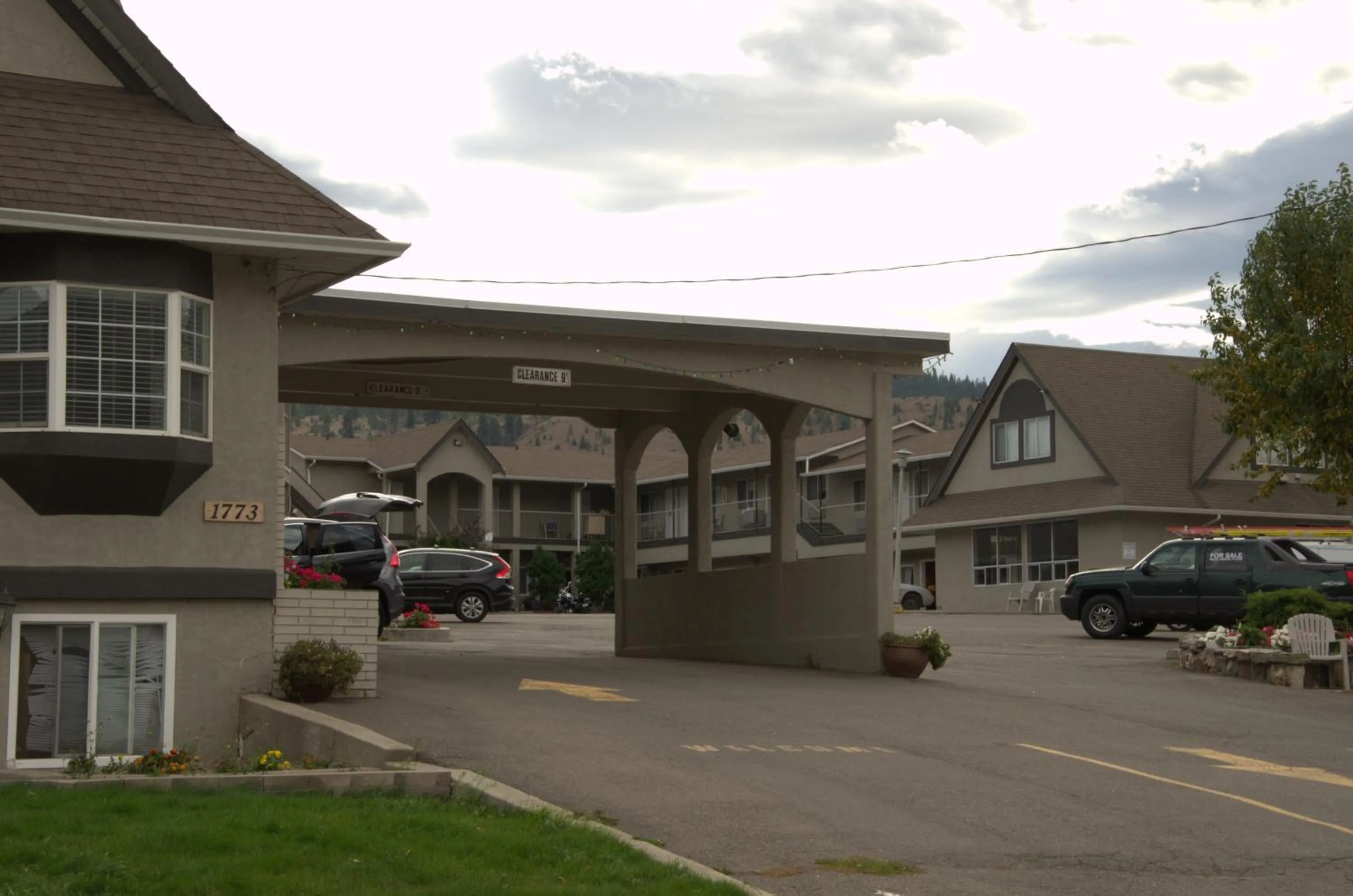 Property building in Best Budget Inn & Suites Kamloops