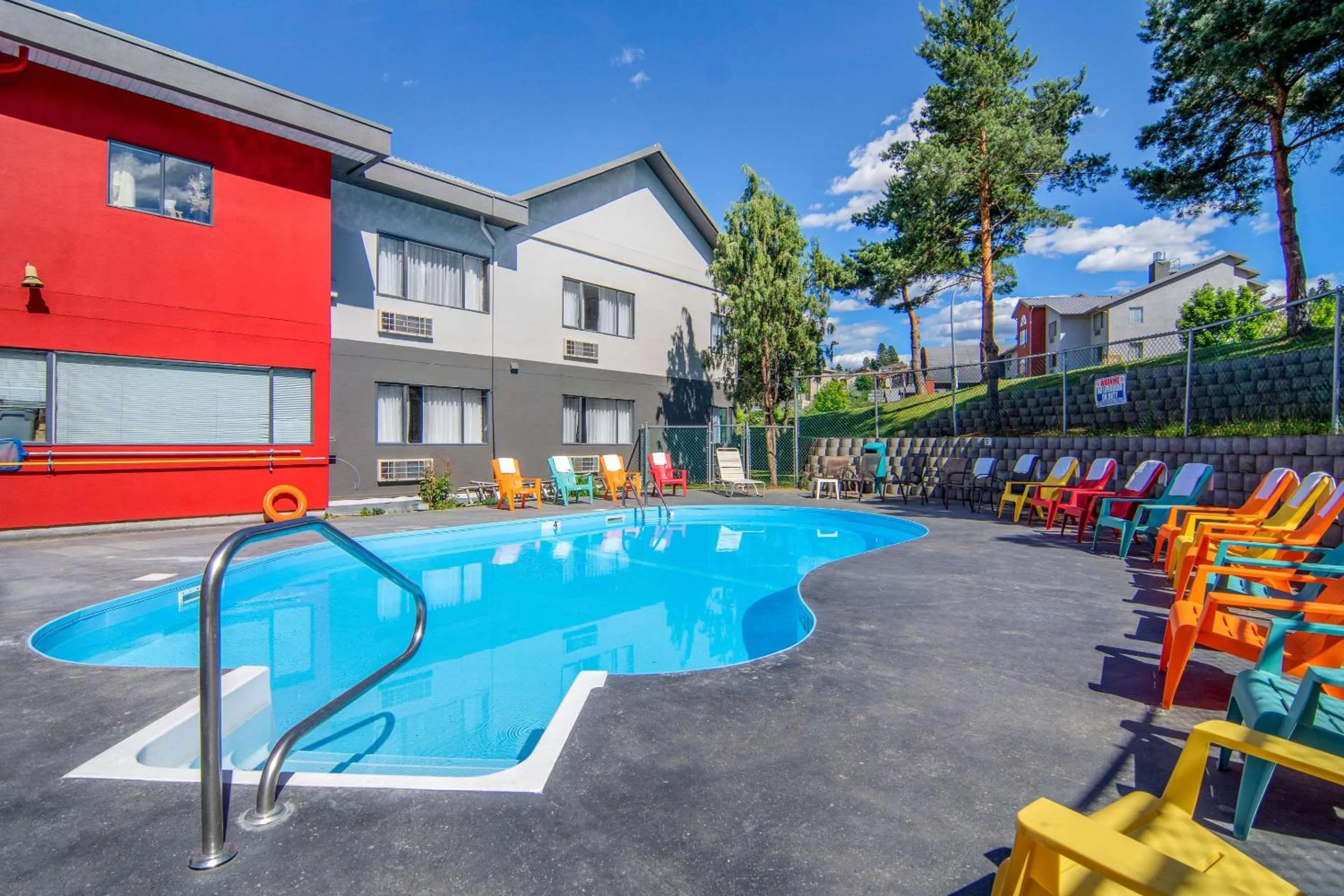 Swimming pool in Quality Inn