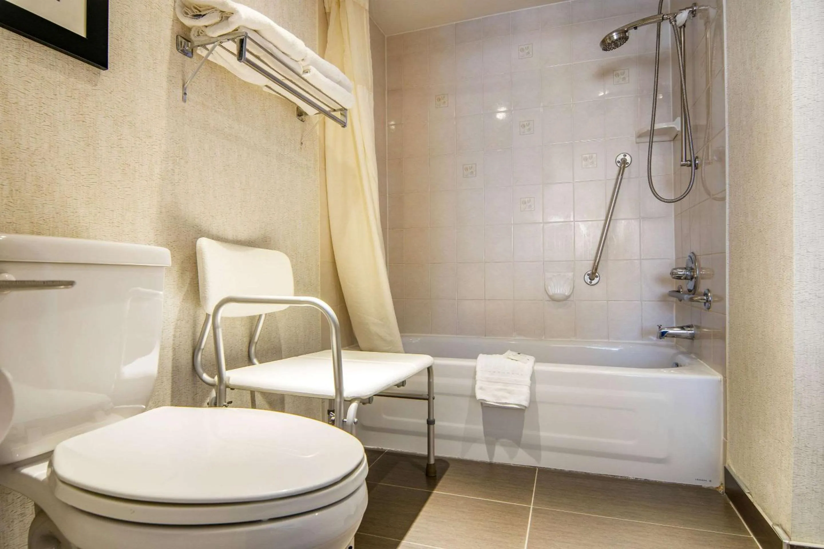 Bedroom in Quality Inn