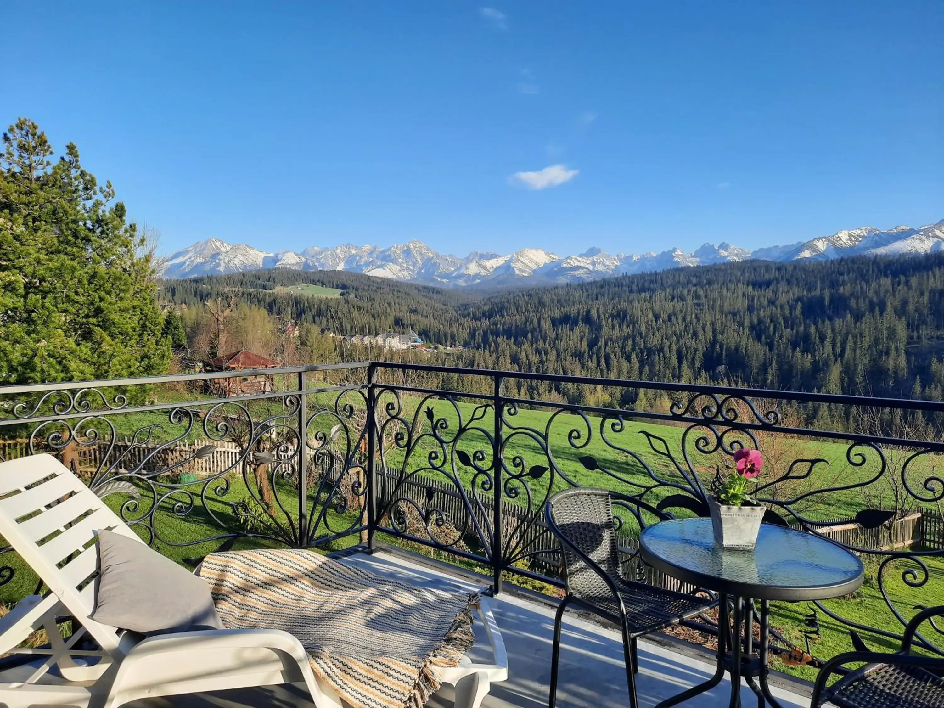 One-Bedroom Apartment with Balcony and Mountain View in Górskie Wspomnienie One-Bedroom Apartment with Balcony and Mountain View in Górskie Wspomnienie