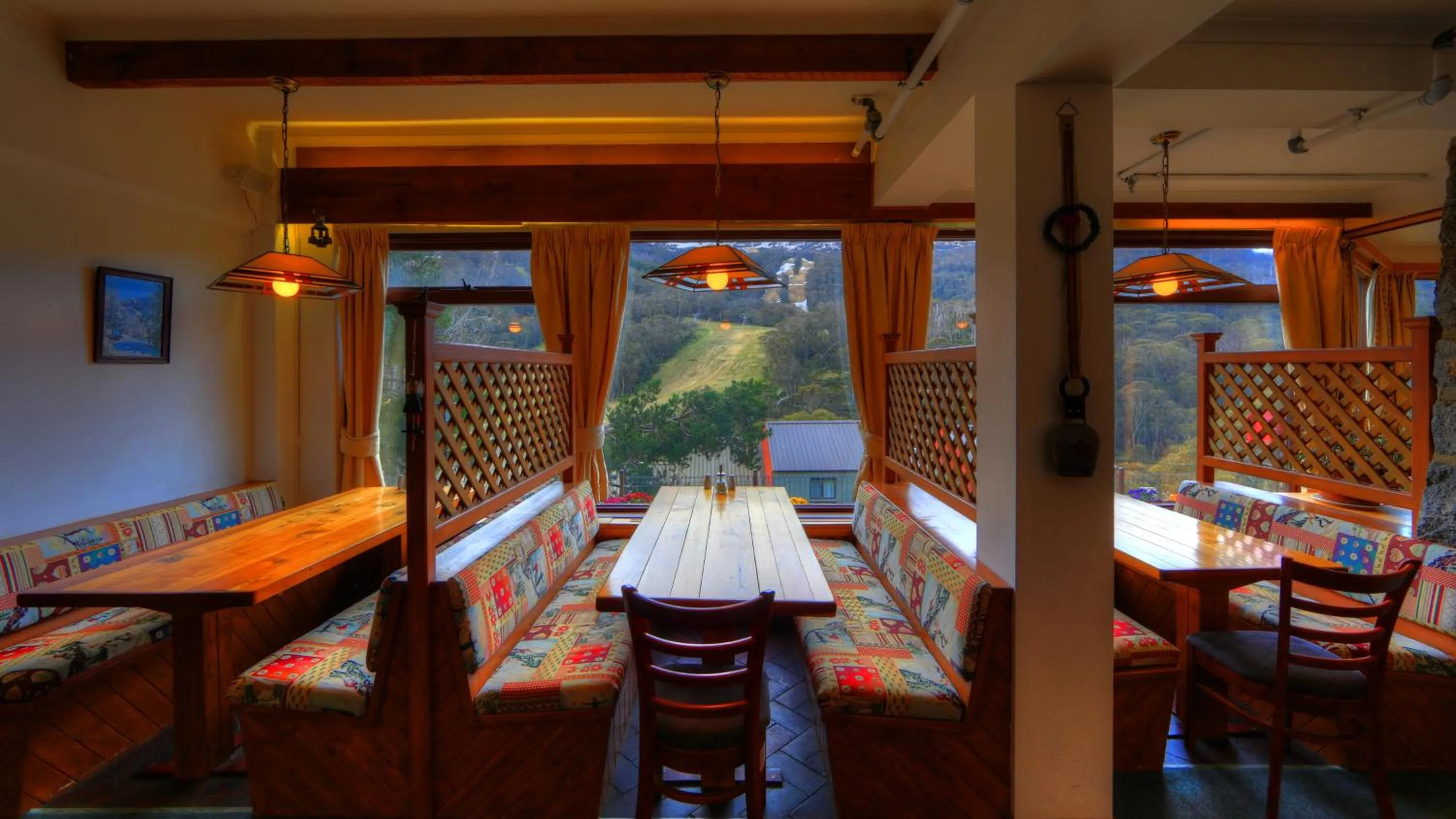 Restaurant/places to eat in Candlelight Lodge