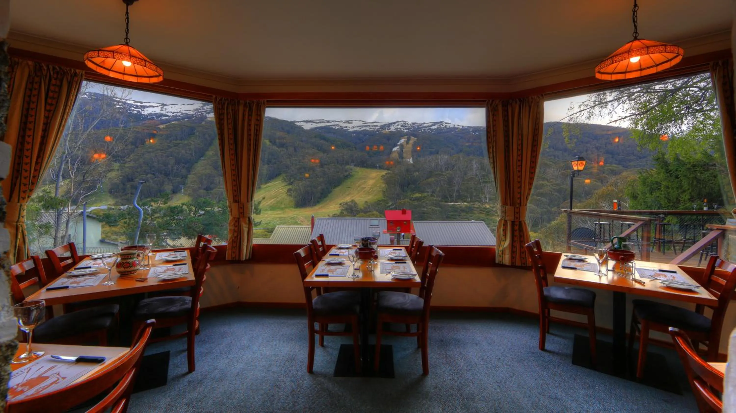 Restaurant/places to eat in Candlelight Lodge