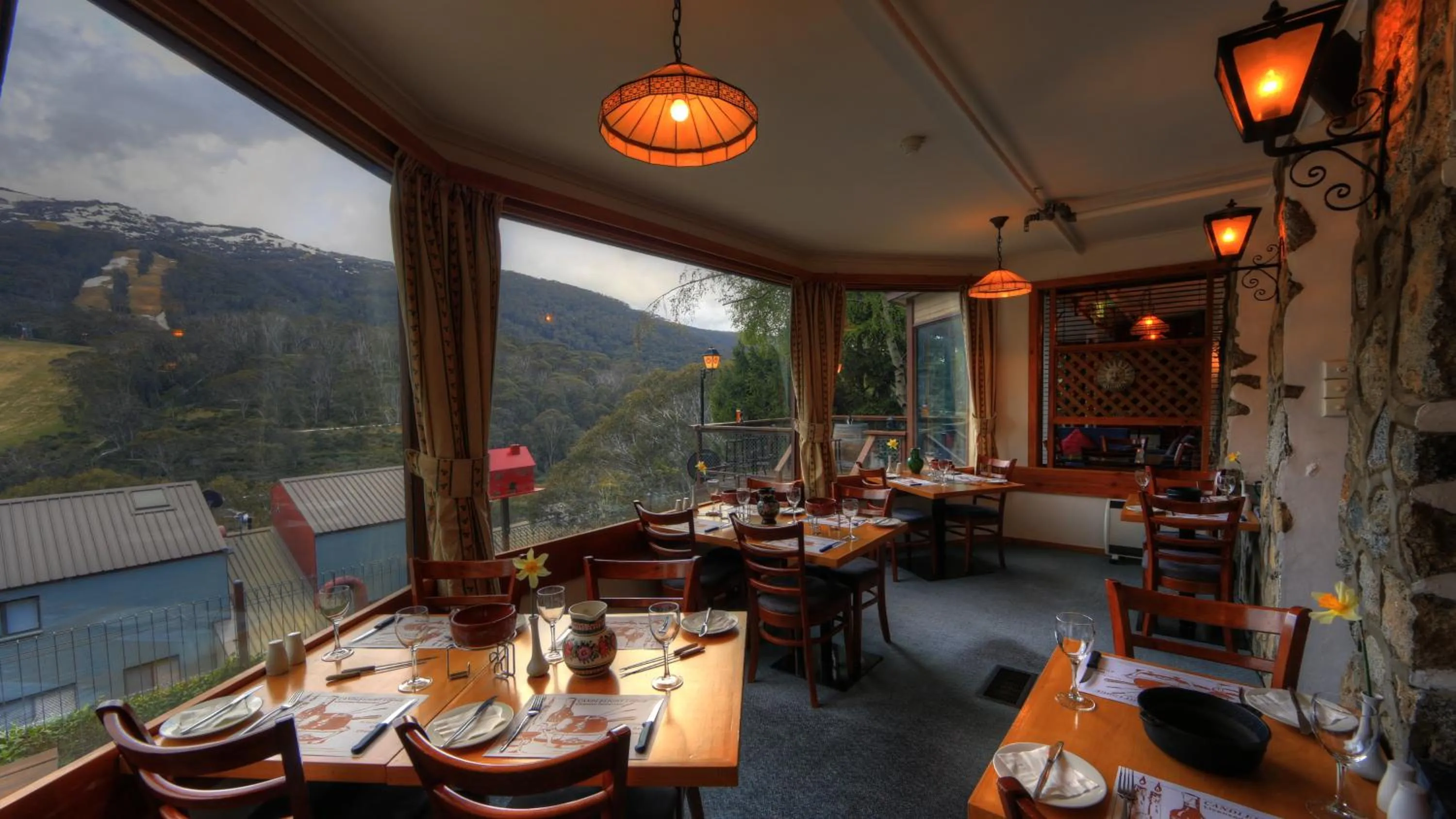 Restaurant/places to eat in Candlelight Lodge