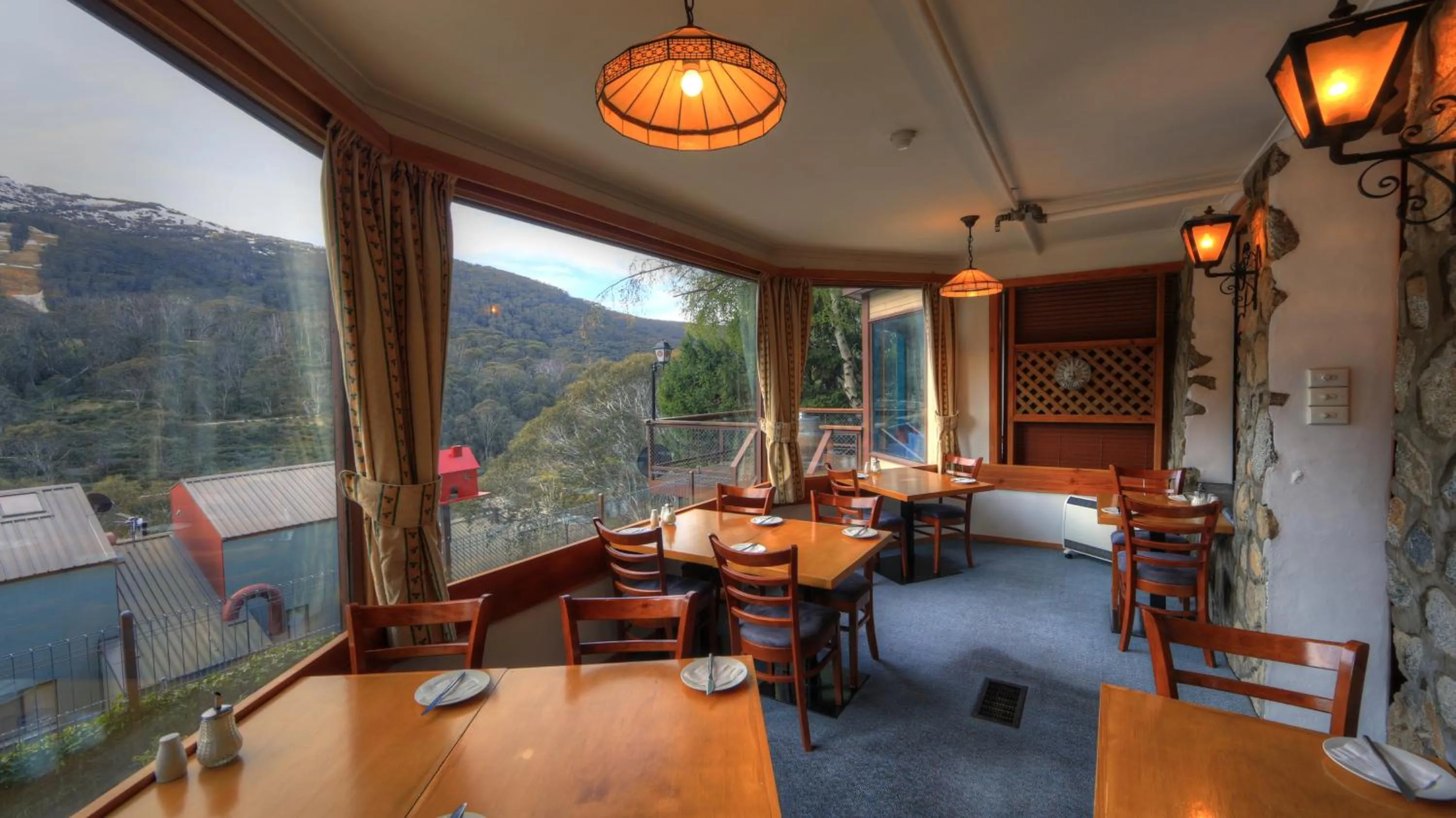 Restaurant/places to eat in Candlelight Lodge