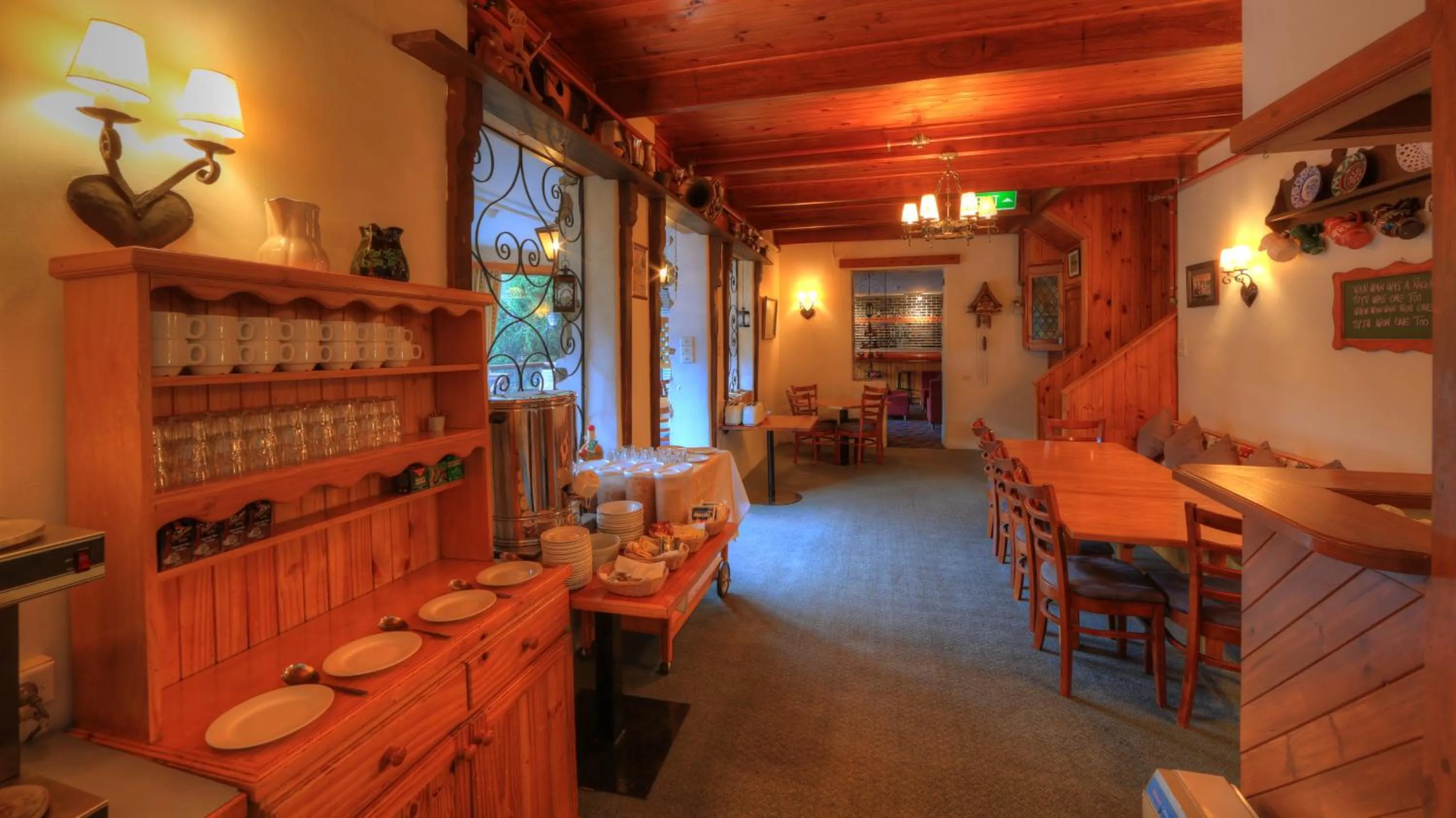 Restaurant/places to eat in Candlelight Lodge